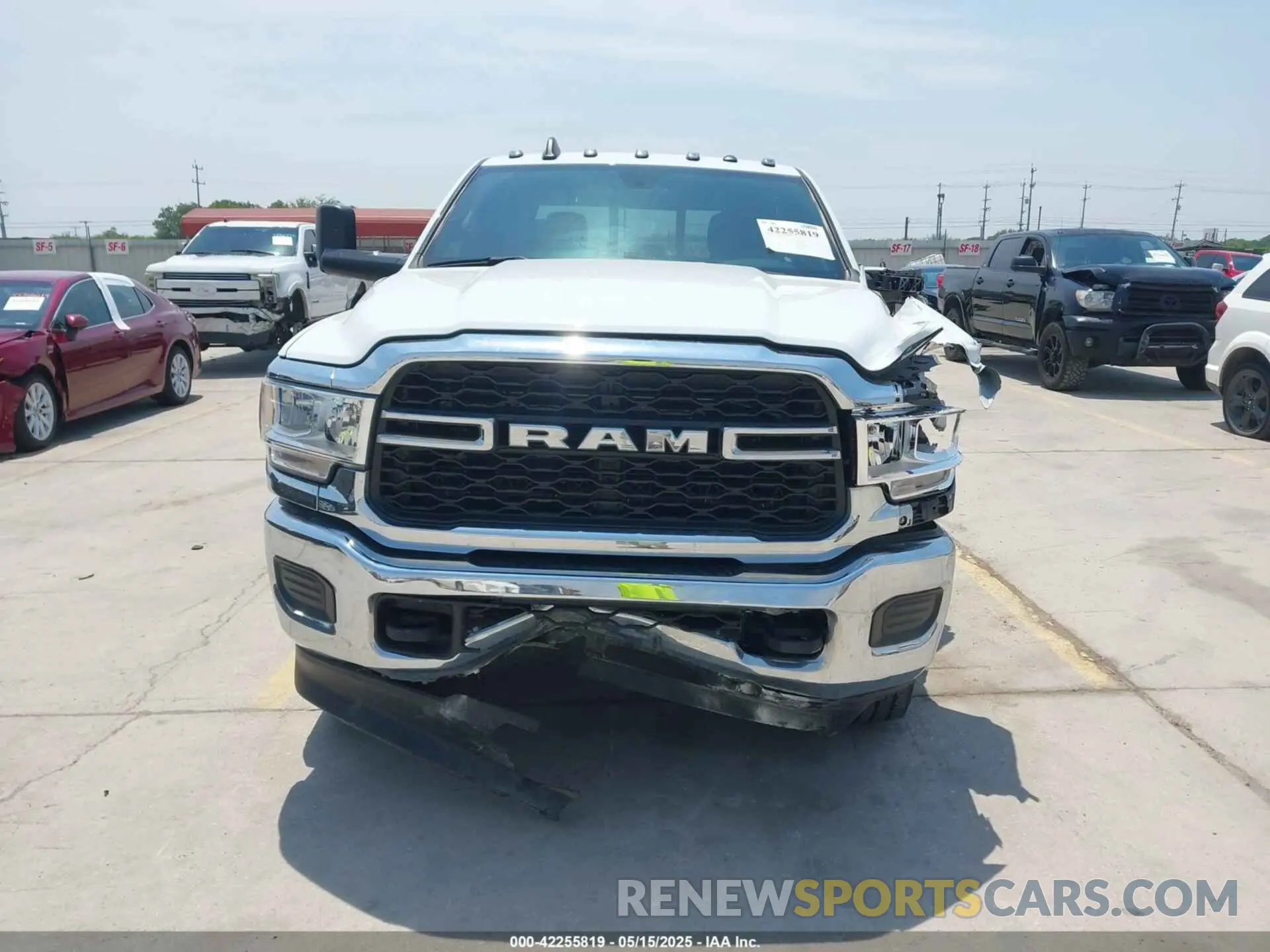 12 Photograph of a damaged car 3C6UR5CJ2NG372068 RAM 2500 2022