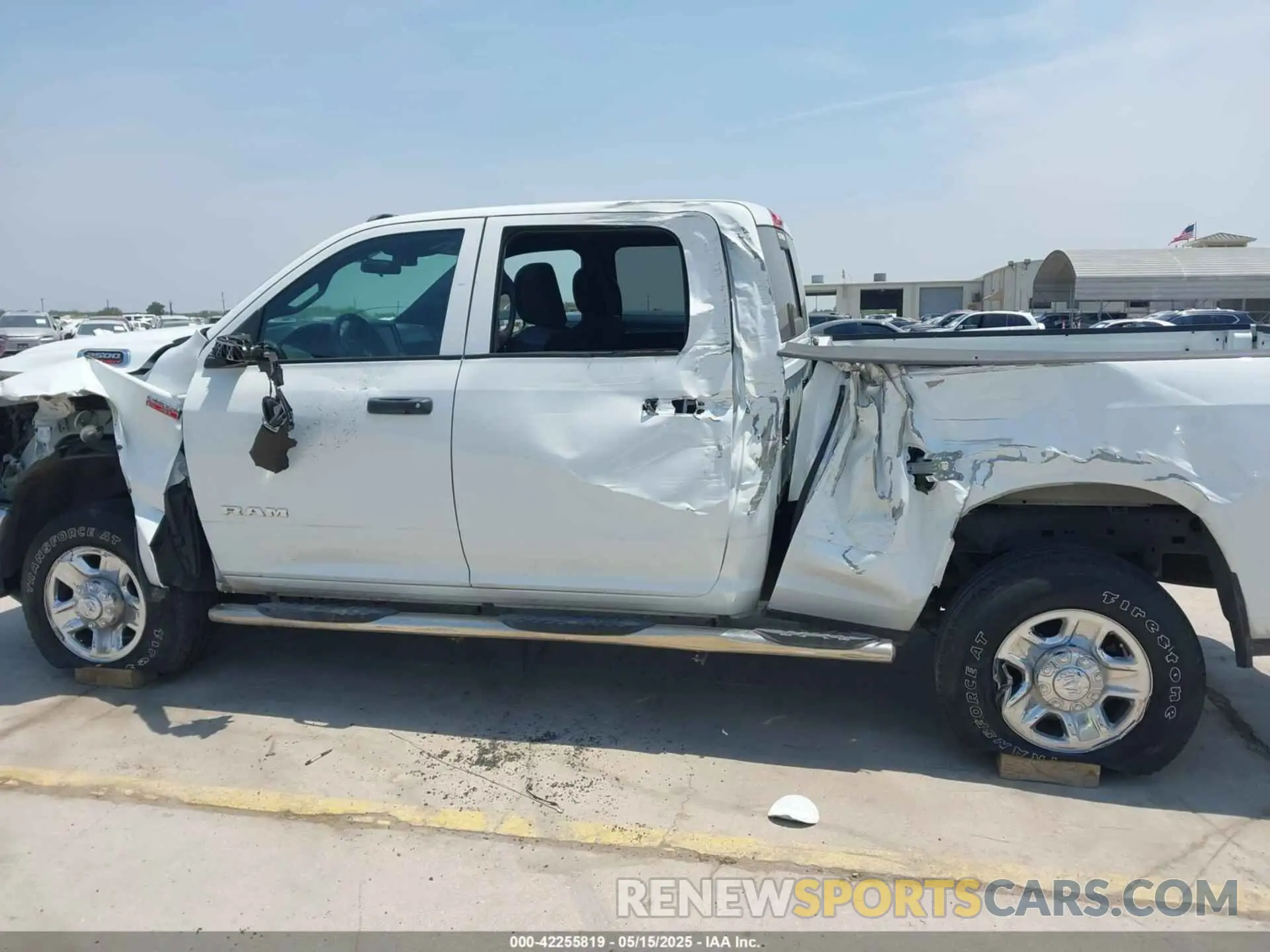 14 Photograph of a damaged car 3C6UR5CJ2NG372068 RAM 2500 2022