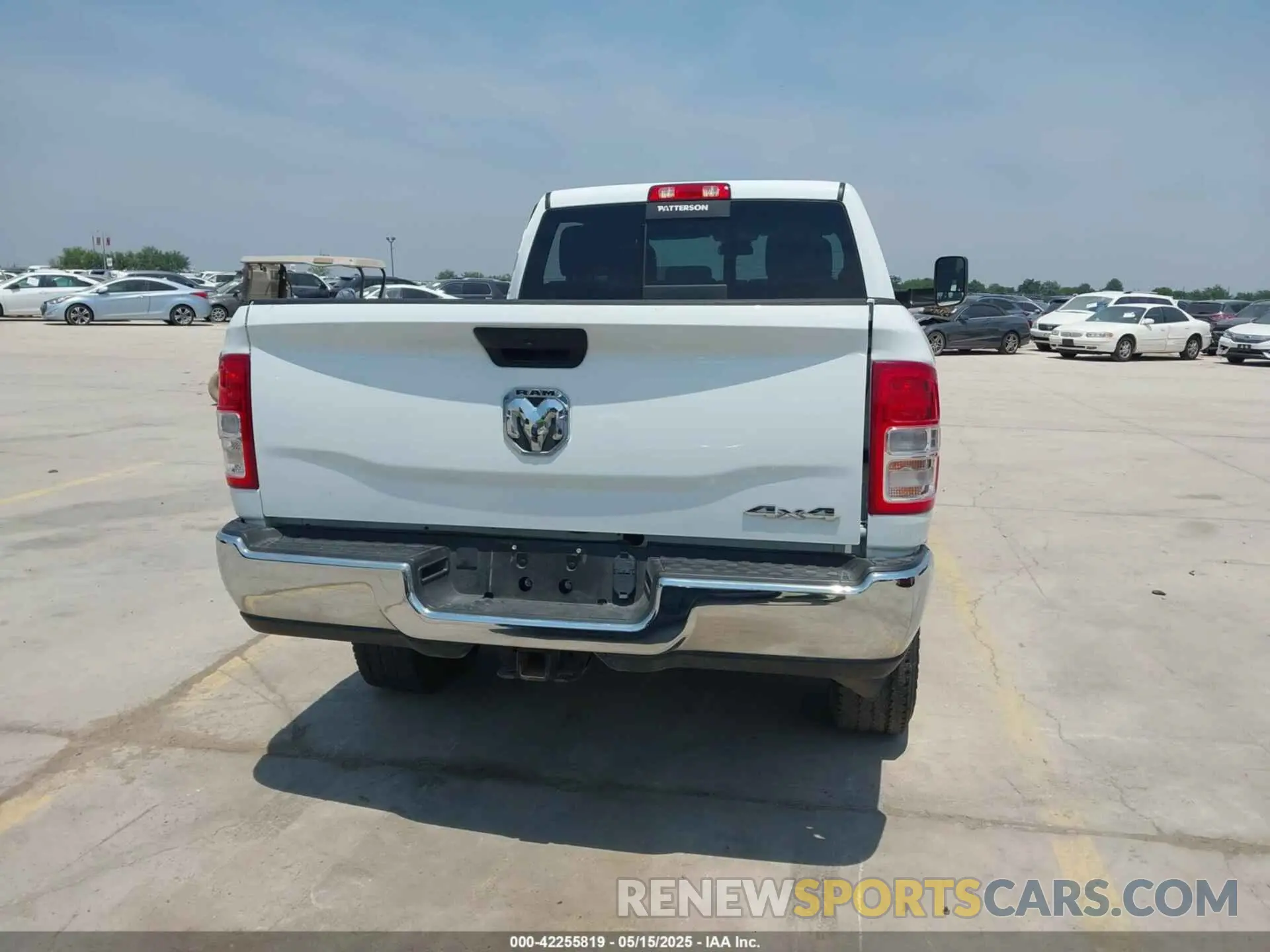 16 Photograph of a damaged car 3C6UR5CJ2NG372068 RAM 2500 2022