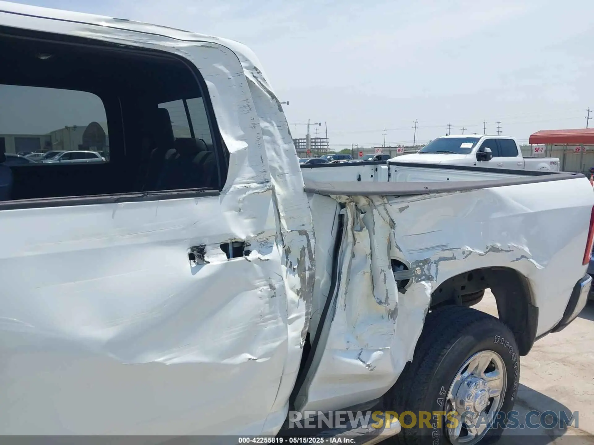 17 Photograph of a damaged car 3C6UR5CJ2NG372068 RAM 2500 2022