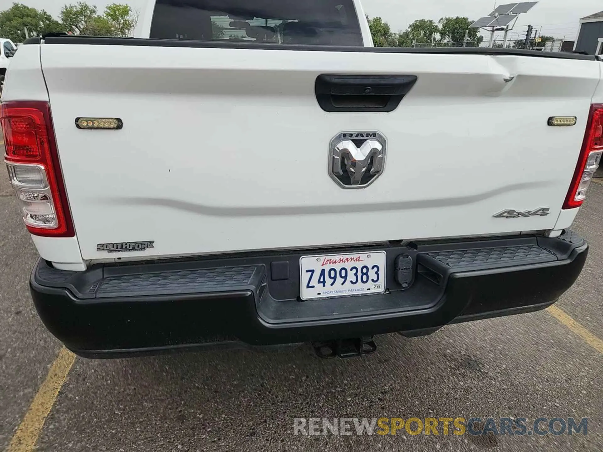17 Photograph of a damaged car 3C6UR5CJ3NG322473 RAM 2500 2022