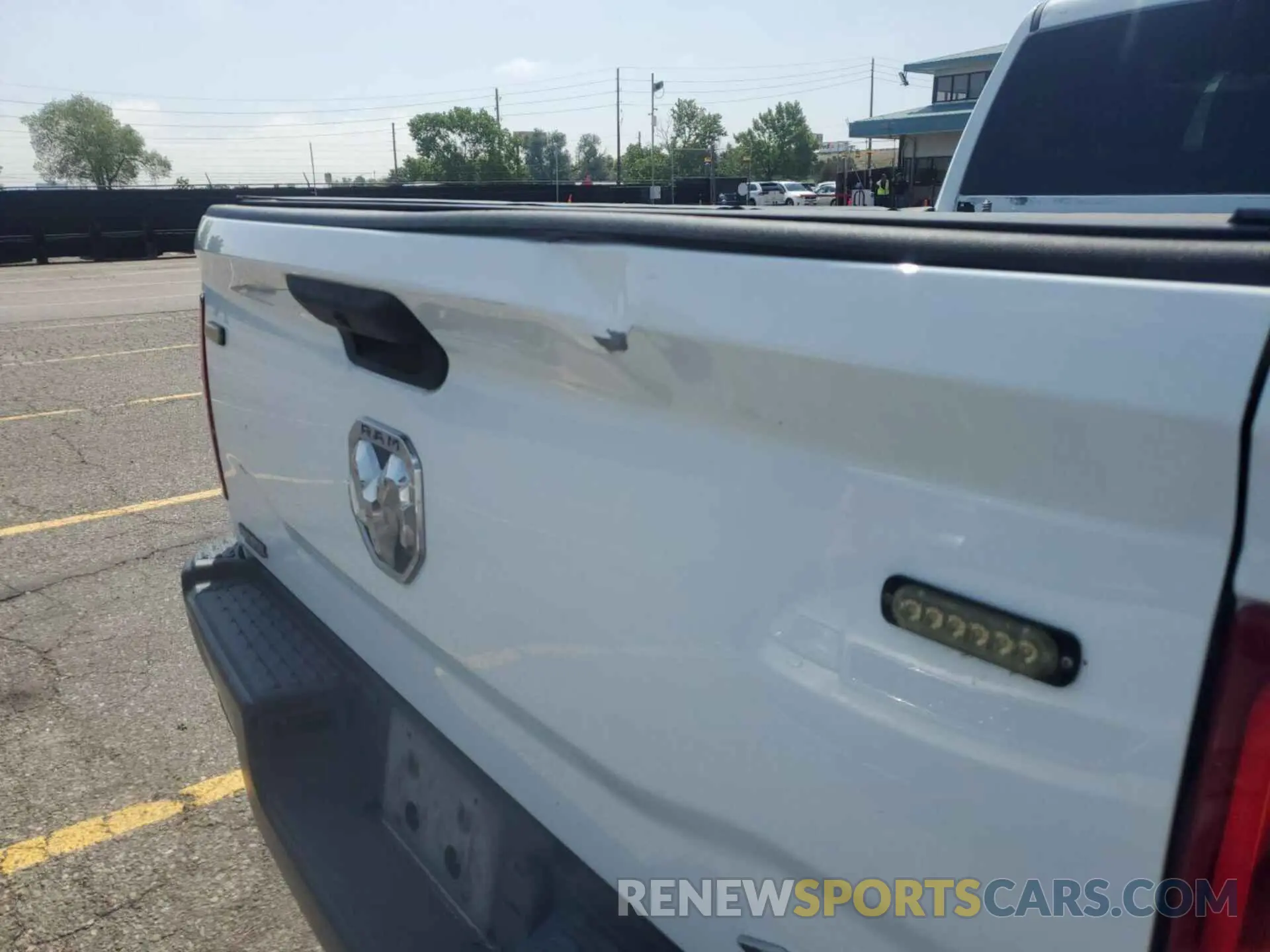 8 Photograph of a damaged car 3C6UR5CJ3NG322473 RAM 2500 2022