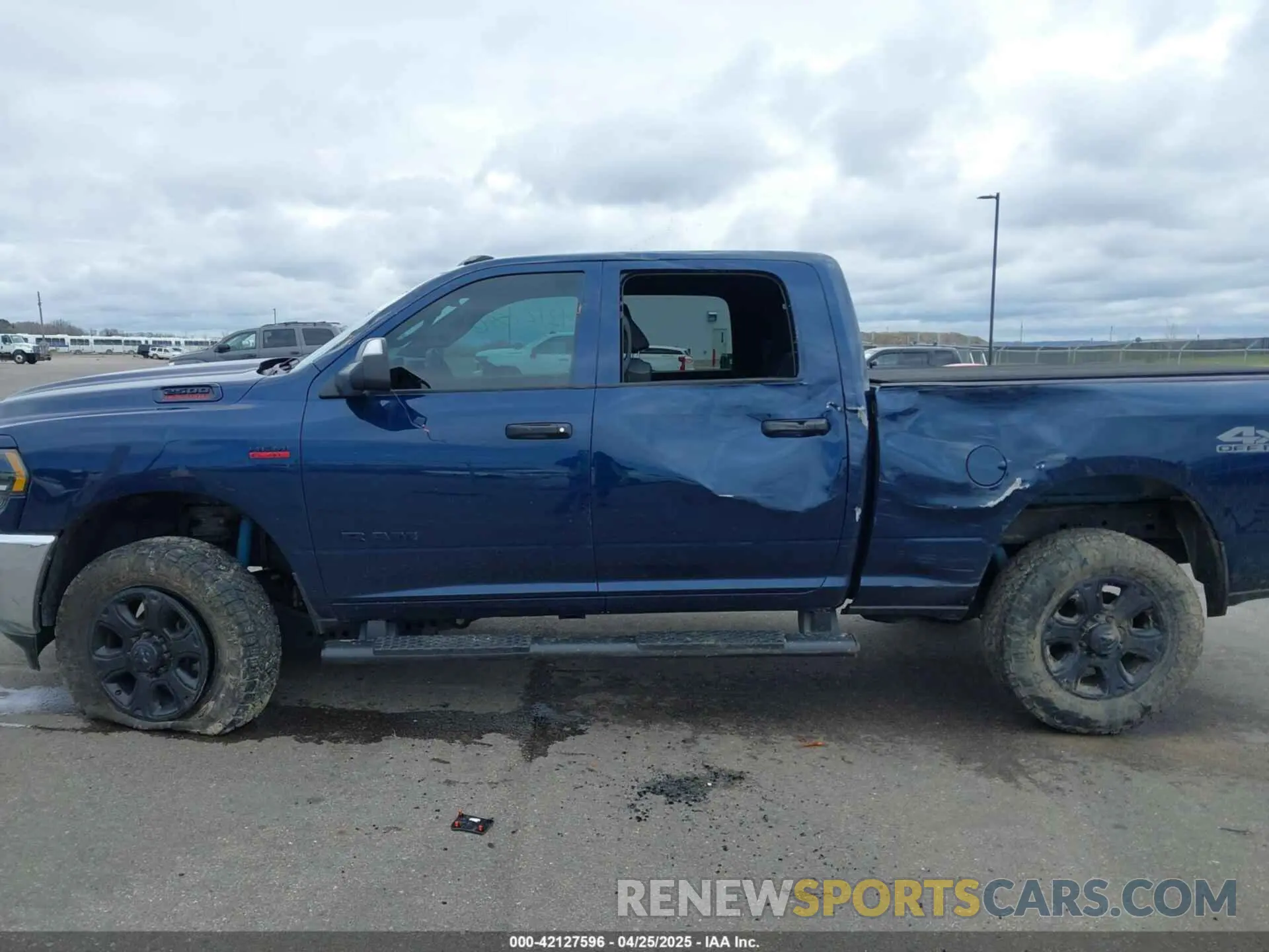 14 Photograph of a damaged car 3C6UR5CJ5NG131668 RAM 2500 2022