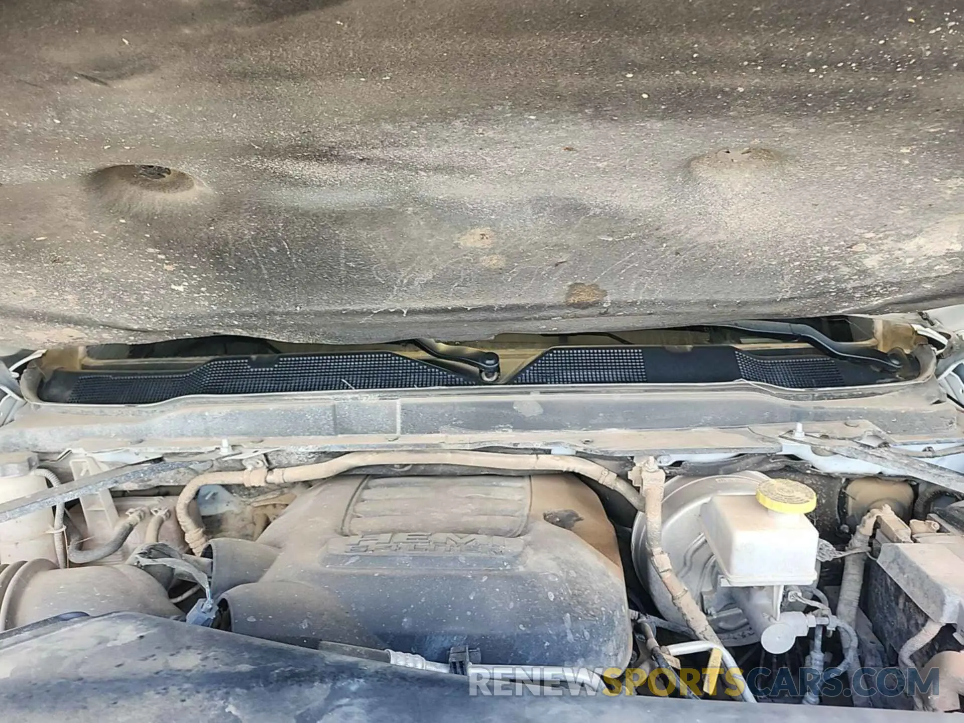 22 Photograph of a damaged car 3C6UR5CJ5NG320854 RAM 2500 2022
