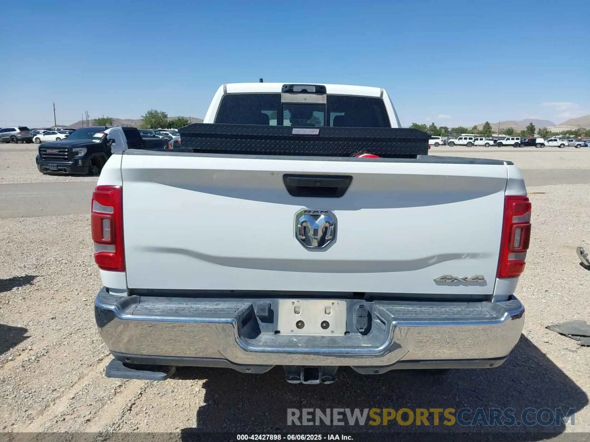 16 Photograph of a damaged car 3C6UR5CJ6NG321995 RAM 2500 2022