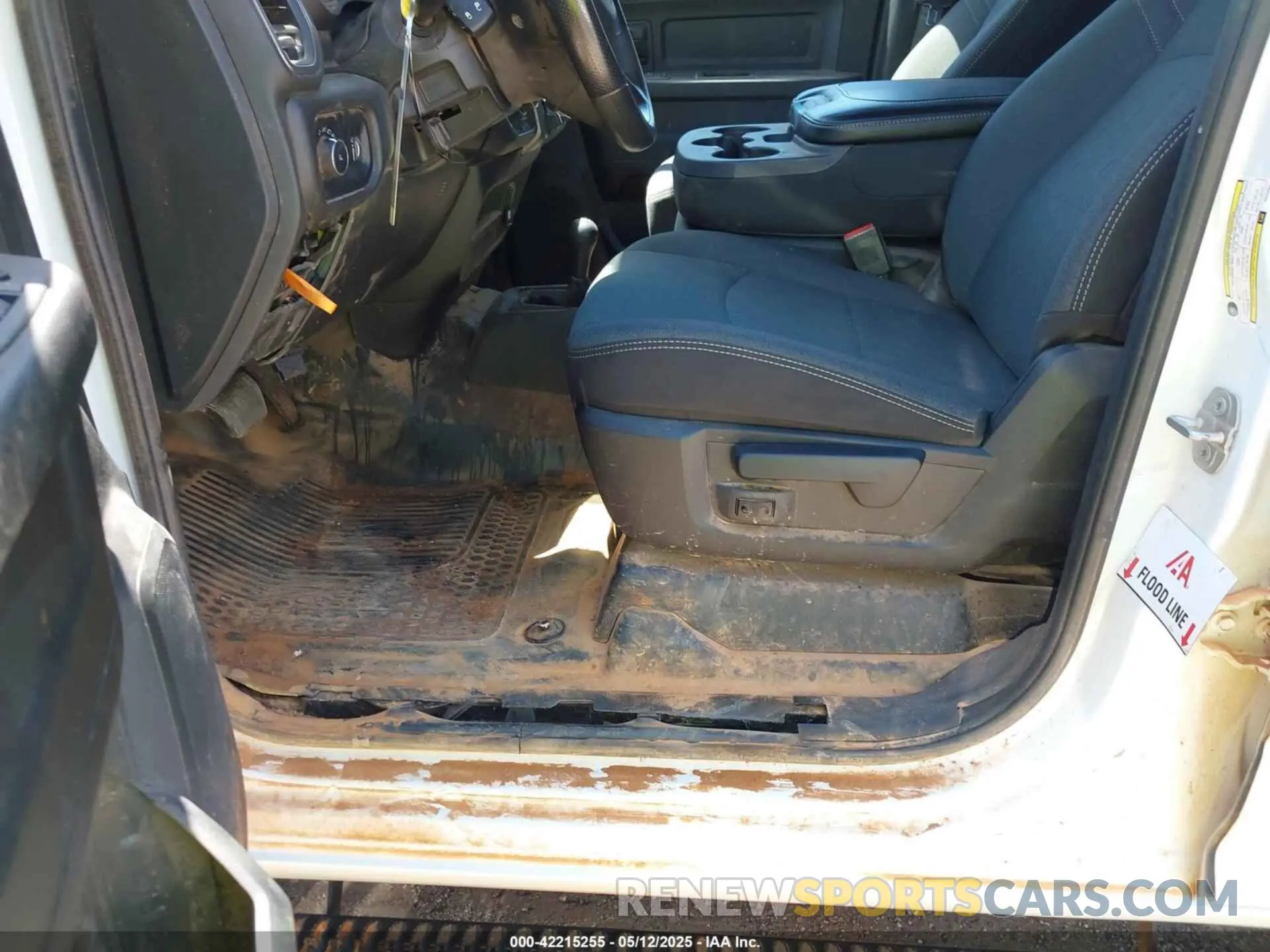 6 Photograph of a damaged car 3C6UR5CJ7NG320841 RAM 2500 2022