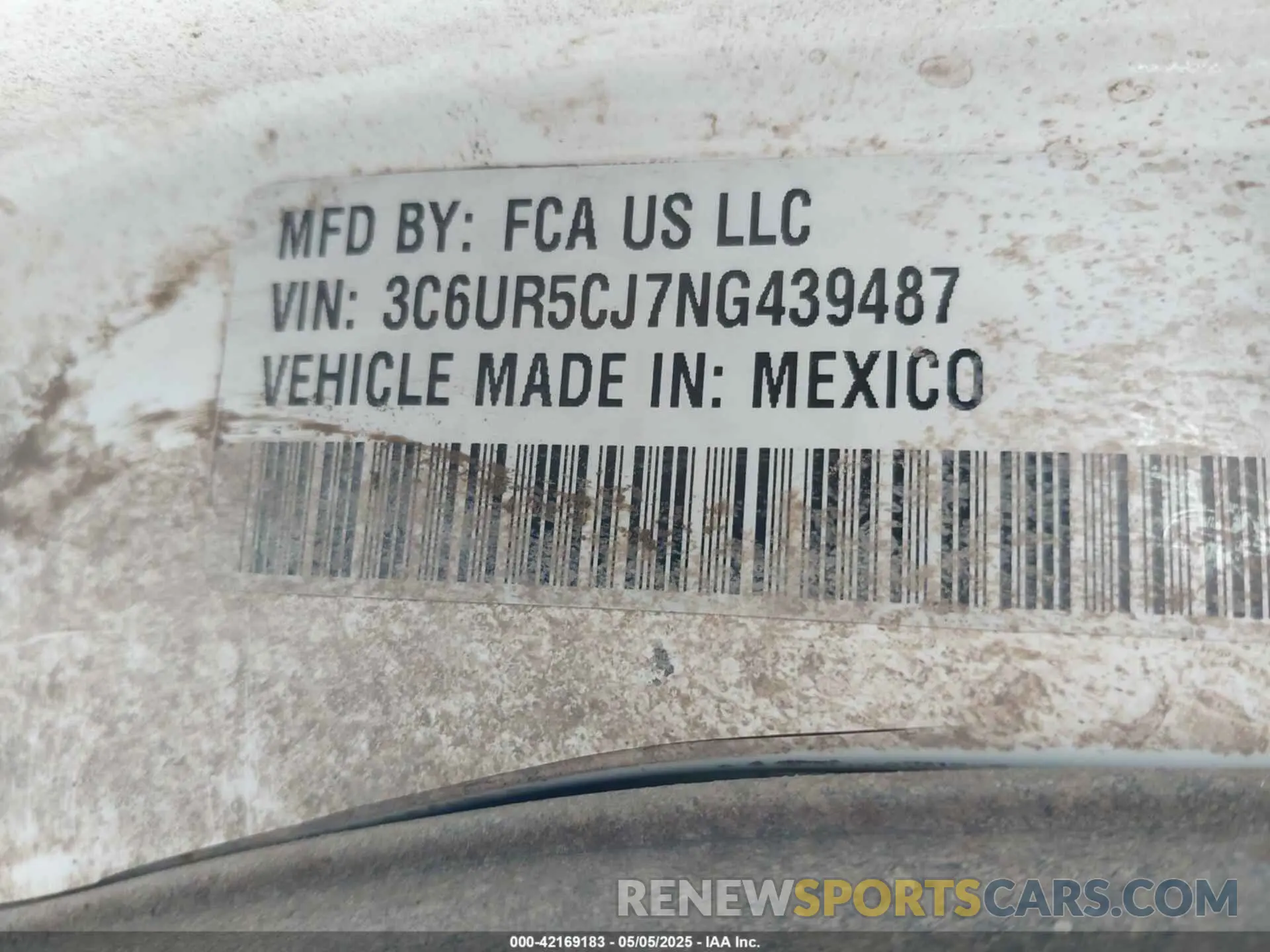 9 Photograph of a damaged car 3C6UR5CJ7NG439487 RAM 2500 2022