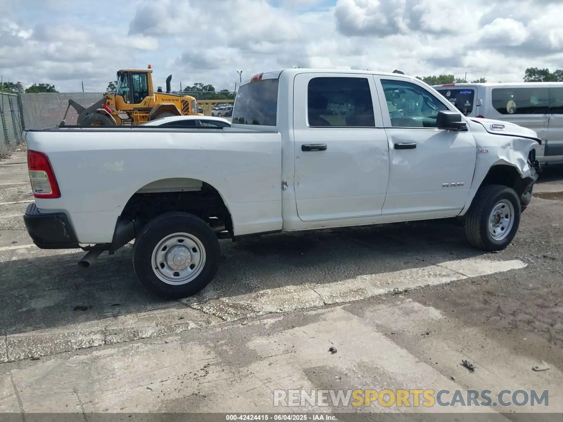 14 Photograph of a damaged car 3C6UR5CJ9NG202399 RAM 2500 2022