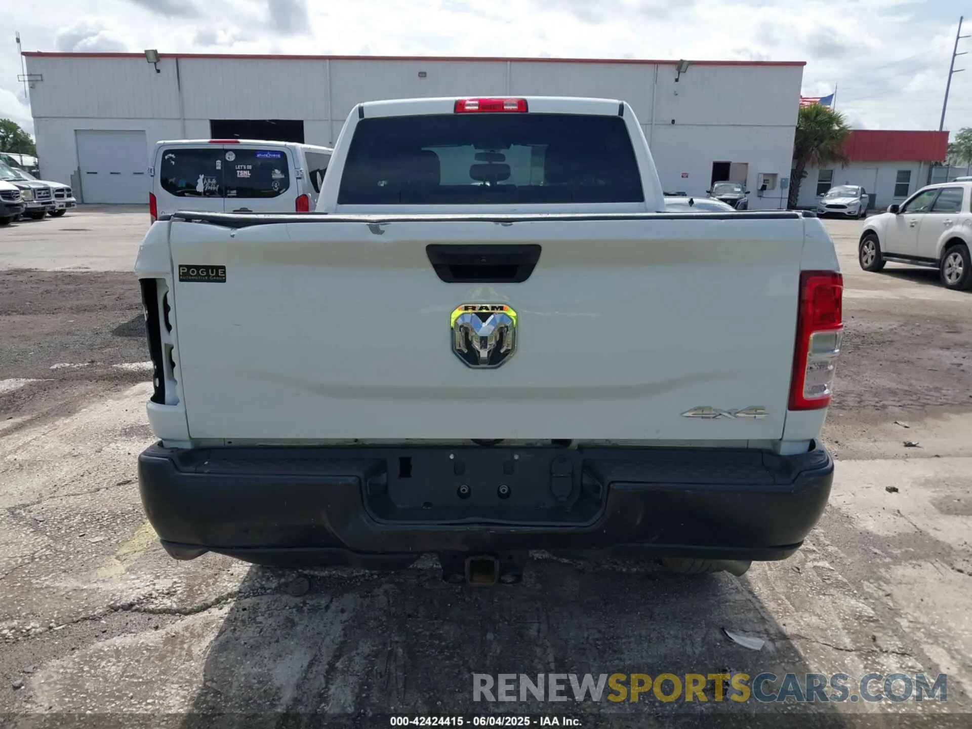 17 Photograph of a damaged car 3C6UR5CJ9NG202399 RAM 2500 2022