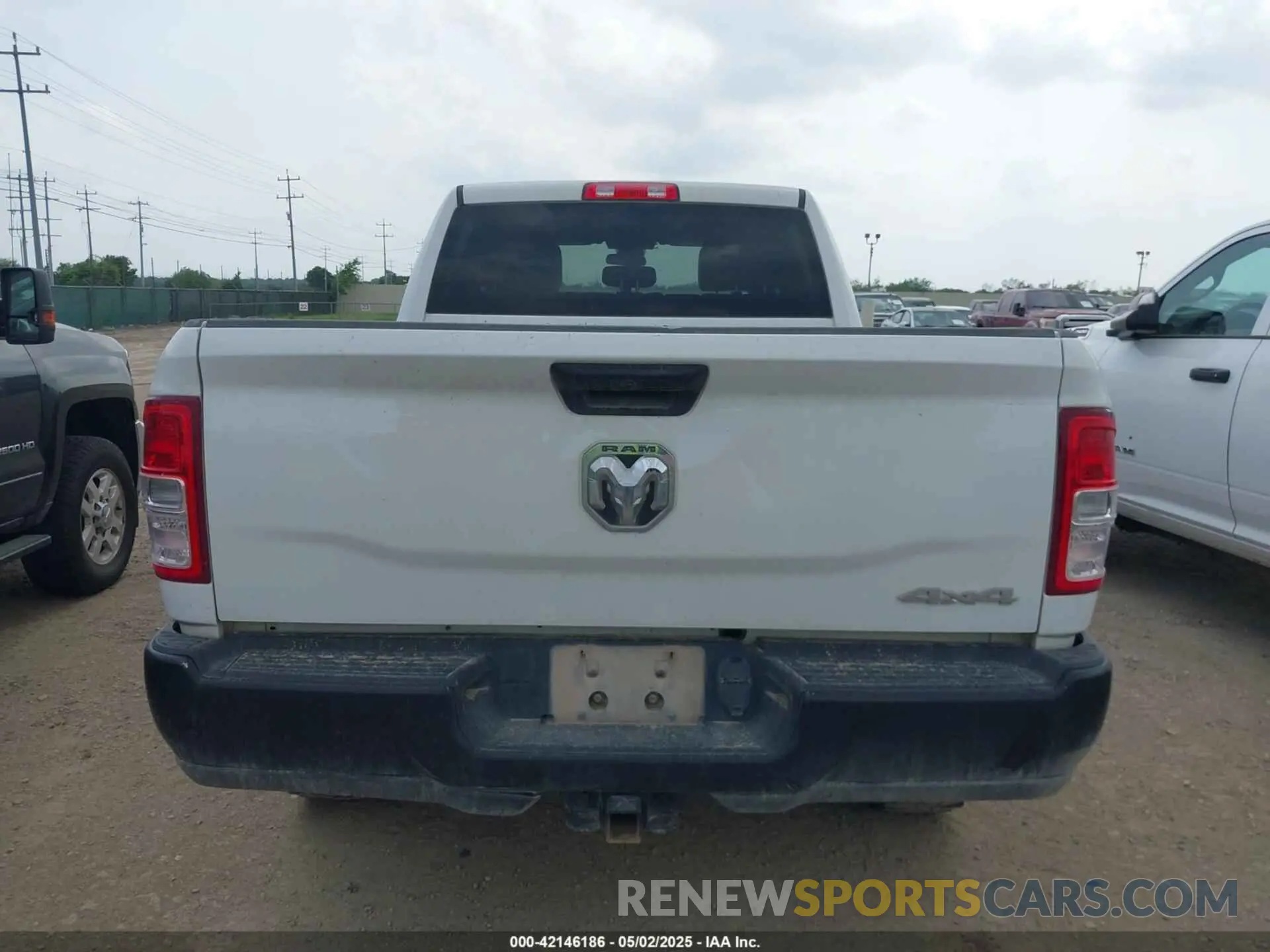 16 Photograph of a damaged car 3C6UR5CJXNG204016 RAM 2500 2022