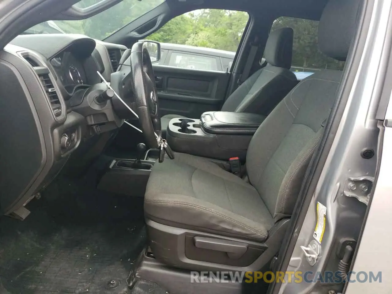7 Photograph of a damaged car 3C6UR5CL1NG223040 RAM 2500 2022