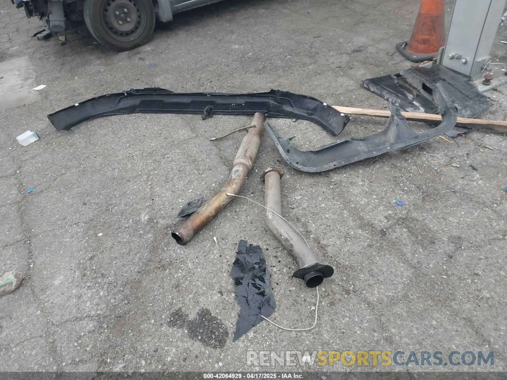 11 Photograph of a damaged car 3C6UR5CL1NG438188 RAM 2500 2022