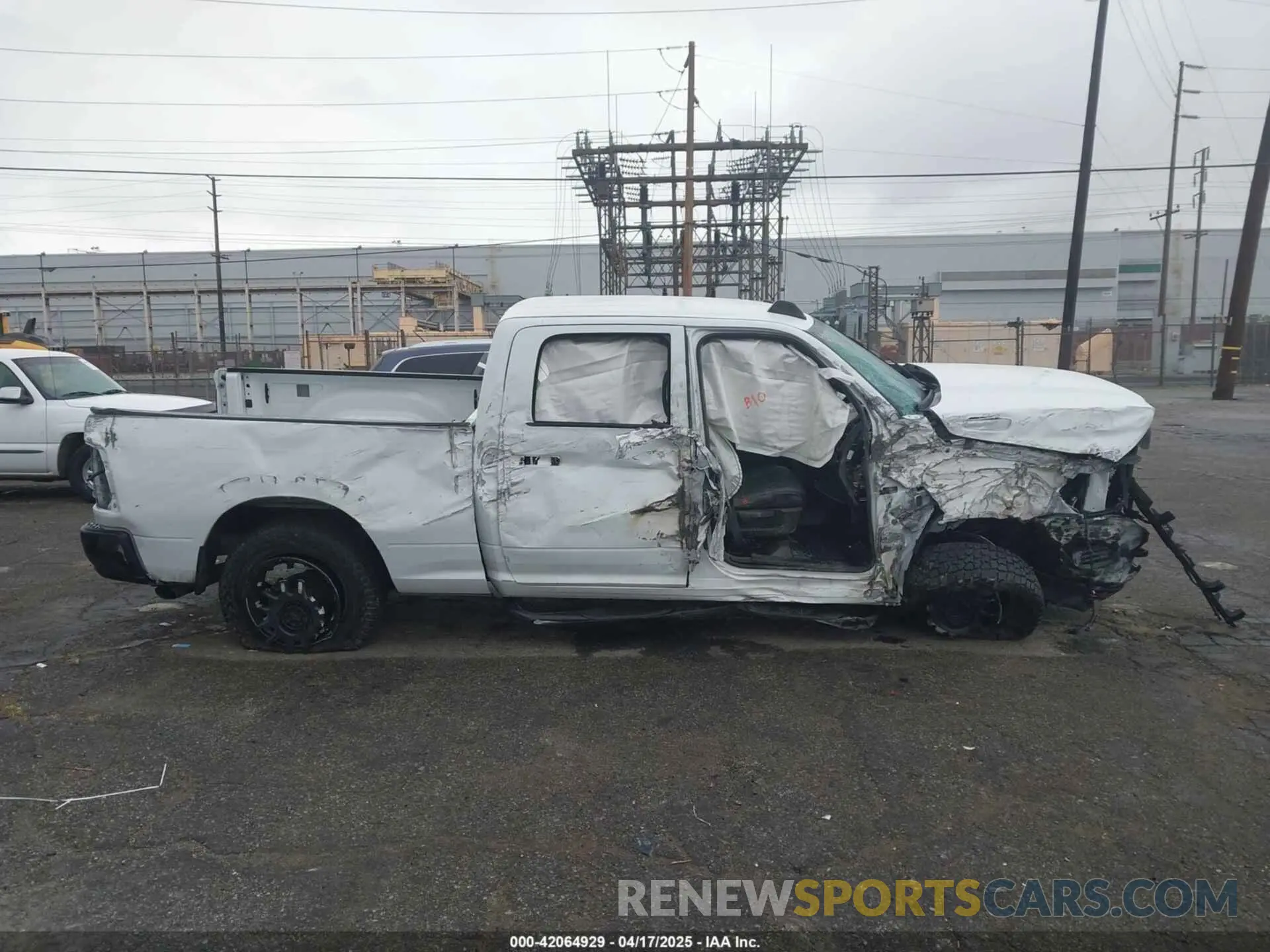 13 Photograph of a damaged car 3C6UR5CL1NG438188 RAM 2500 2022