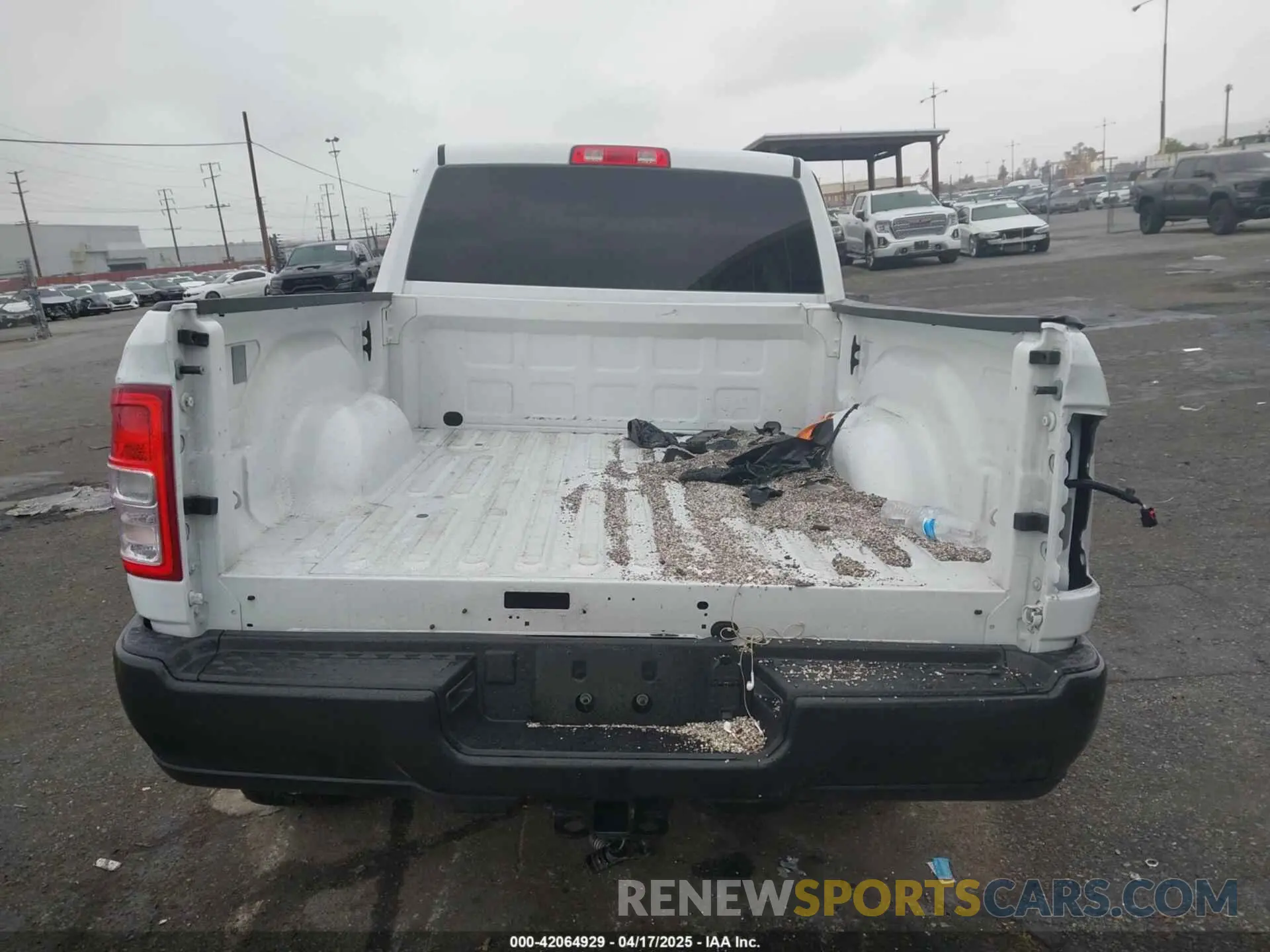 16 Photograph of a damaged car 3C6UR5CL1NG438188 RAM 2500 2022