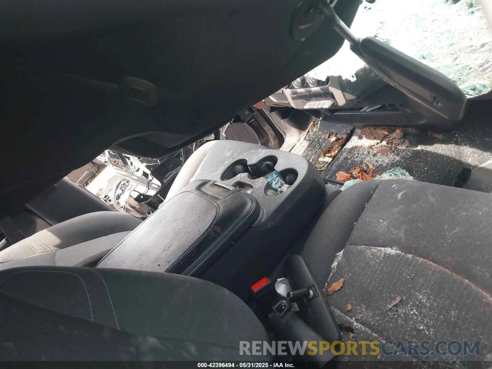 5 Photograph of a damaged car 3C6UR5CL7NG224127 RAM 2500 2022