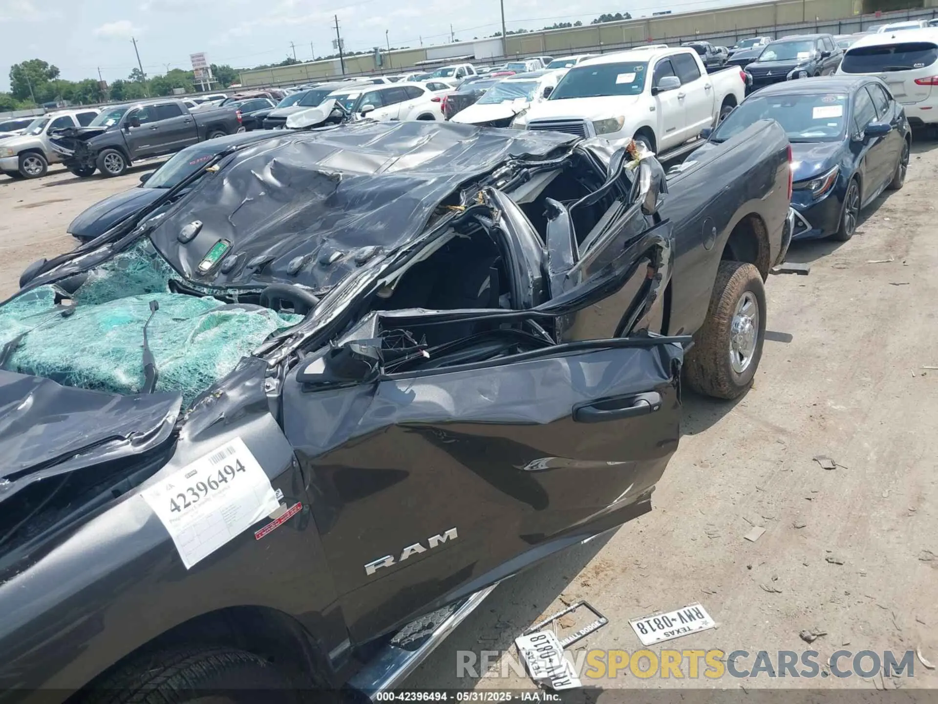 6 Photograph of a damaged car 3C6UR5CL7NG224127 RAM 2500 2022