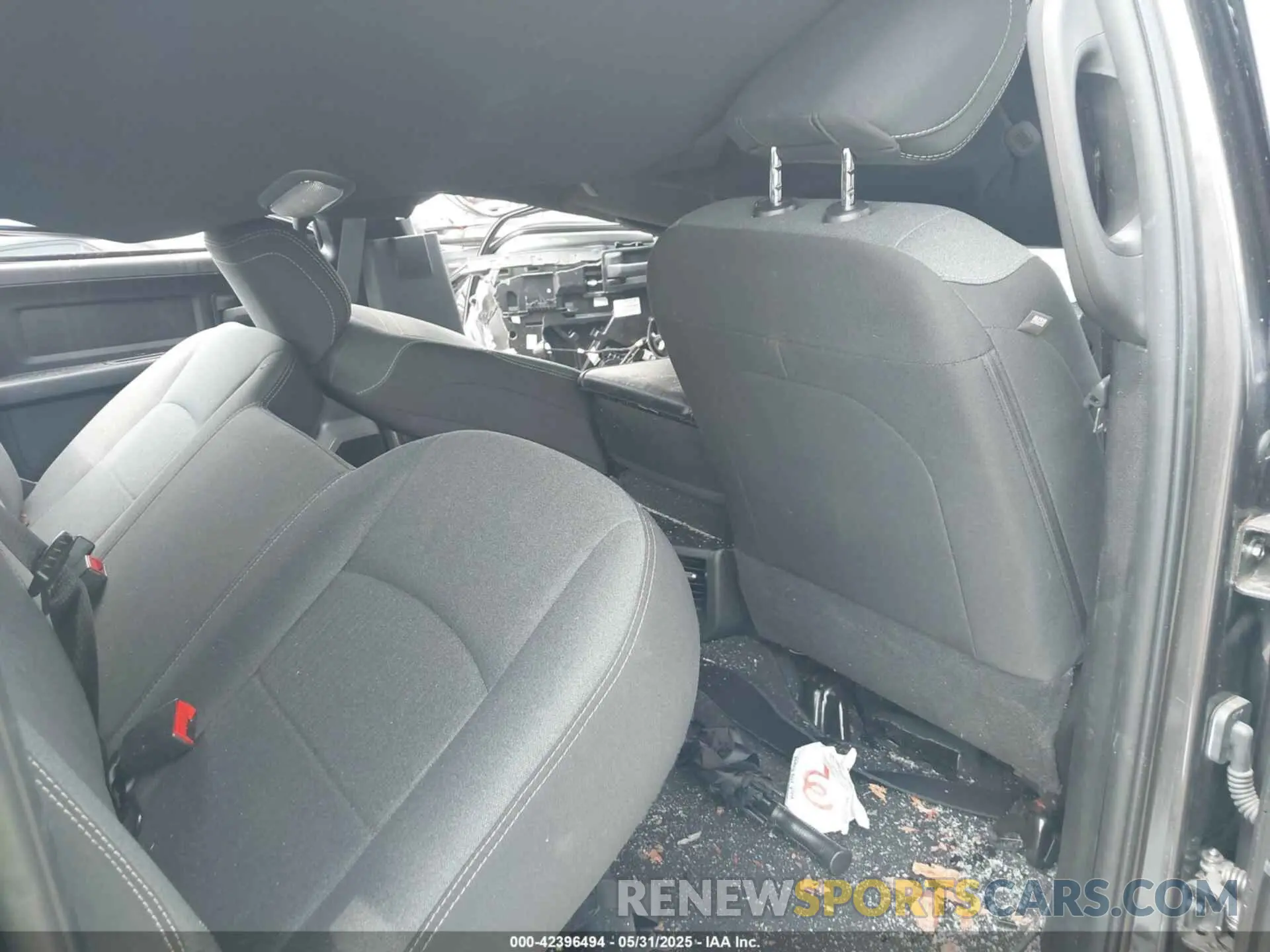 8 Photograph of a damaged car 3C6UR5CL7NG224127 RAM 2500 2022