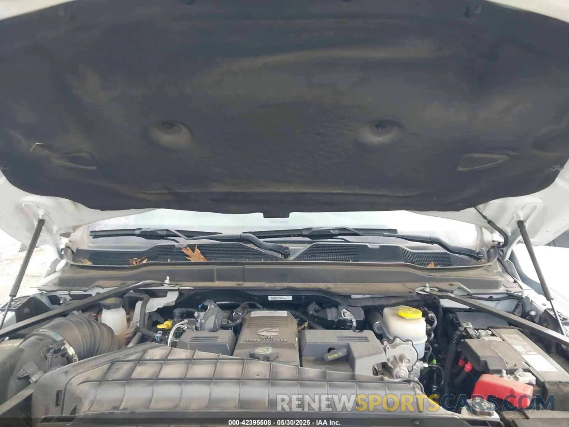 10 Photograph of a damaged car 3C6UR5CL9NG126846 RAM 2500 2022