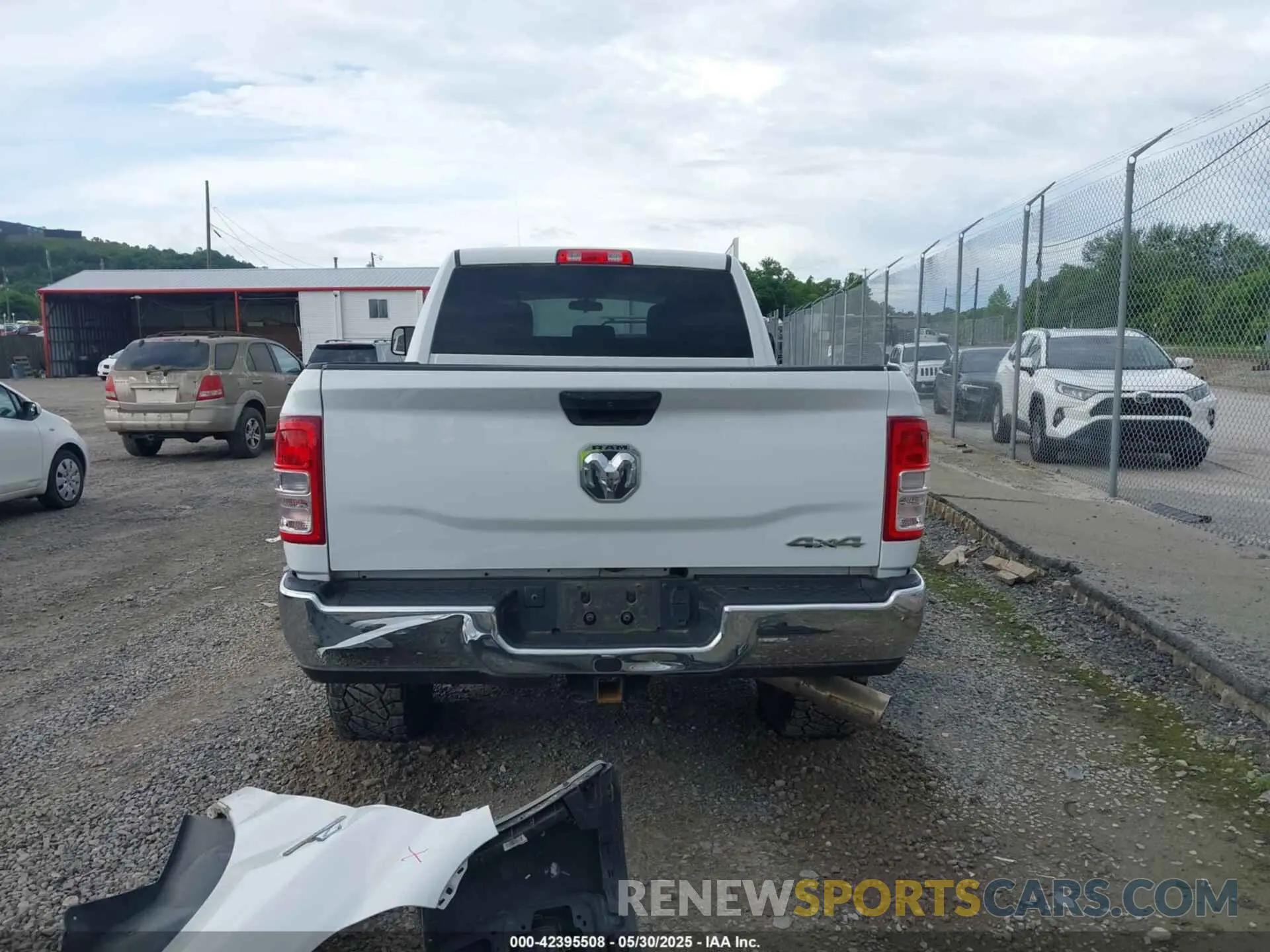 17 Photograph of a damaged car 3C6UR5CL9NG126846 RAM 2500 2022