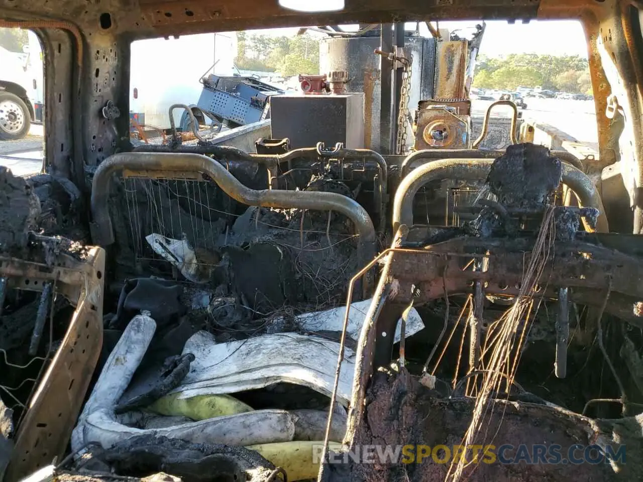 10 Photograph of a damaged car 3C6UR5DJ0NG397629 RAM 2500 2022