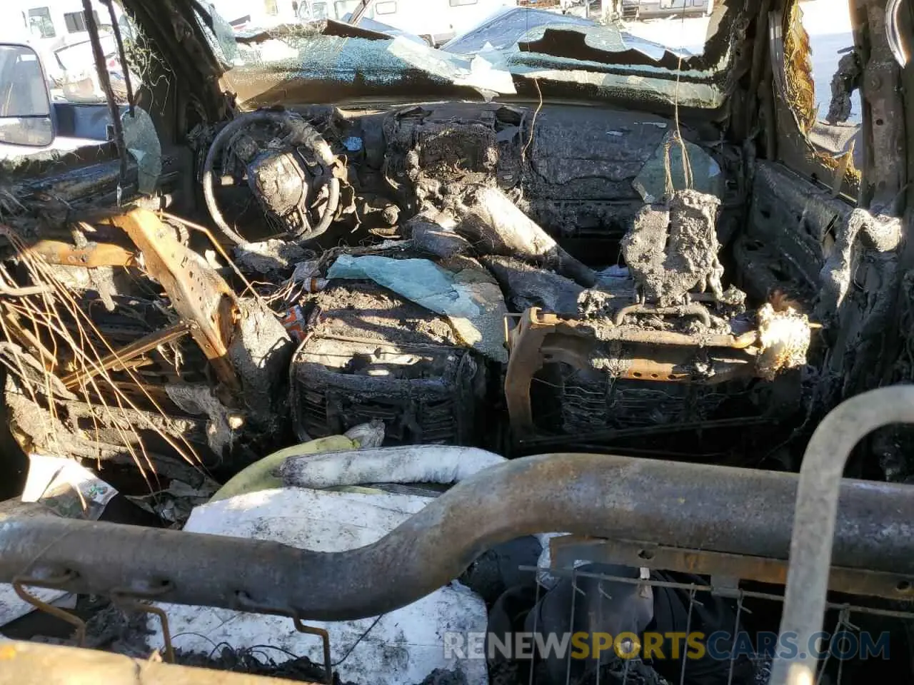 8 Photograph of a damaged car 3C6UR5DJ0NG397629 RAM 2500 2022