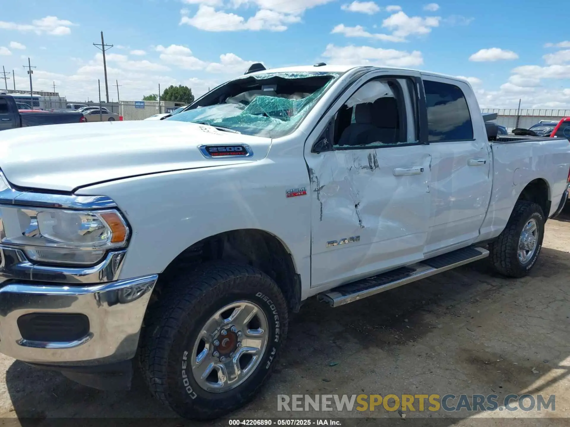 12 Photograph of a damaged car 3C6UR5DJ4NG119915 RAM 2500 2022