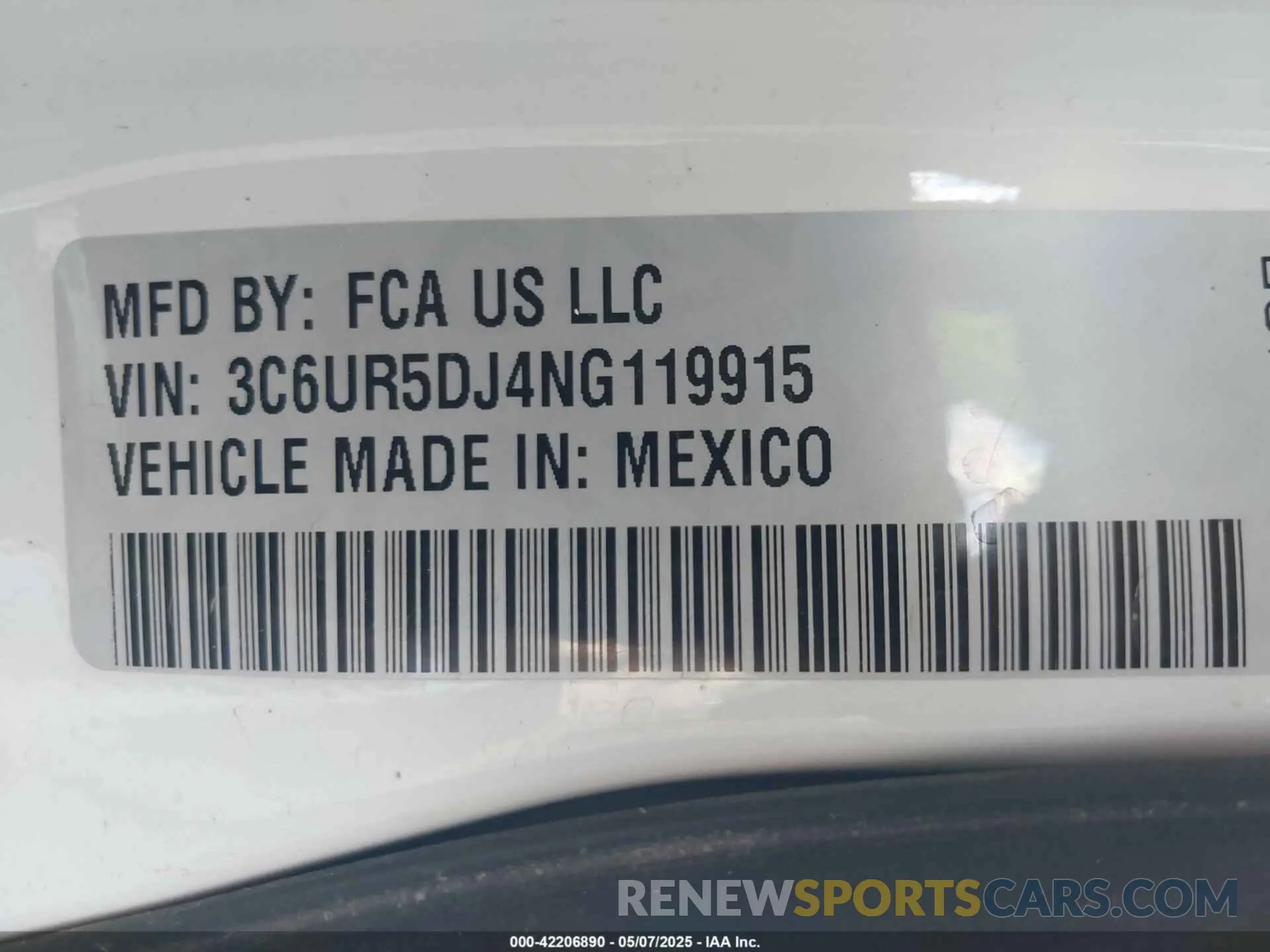 9 Photograph of a damaged car 3C6UR5DJ4NG119915 RAM 2500 2022