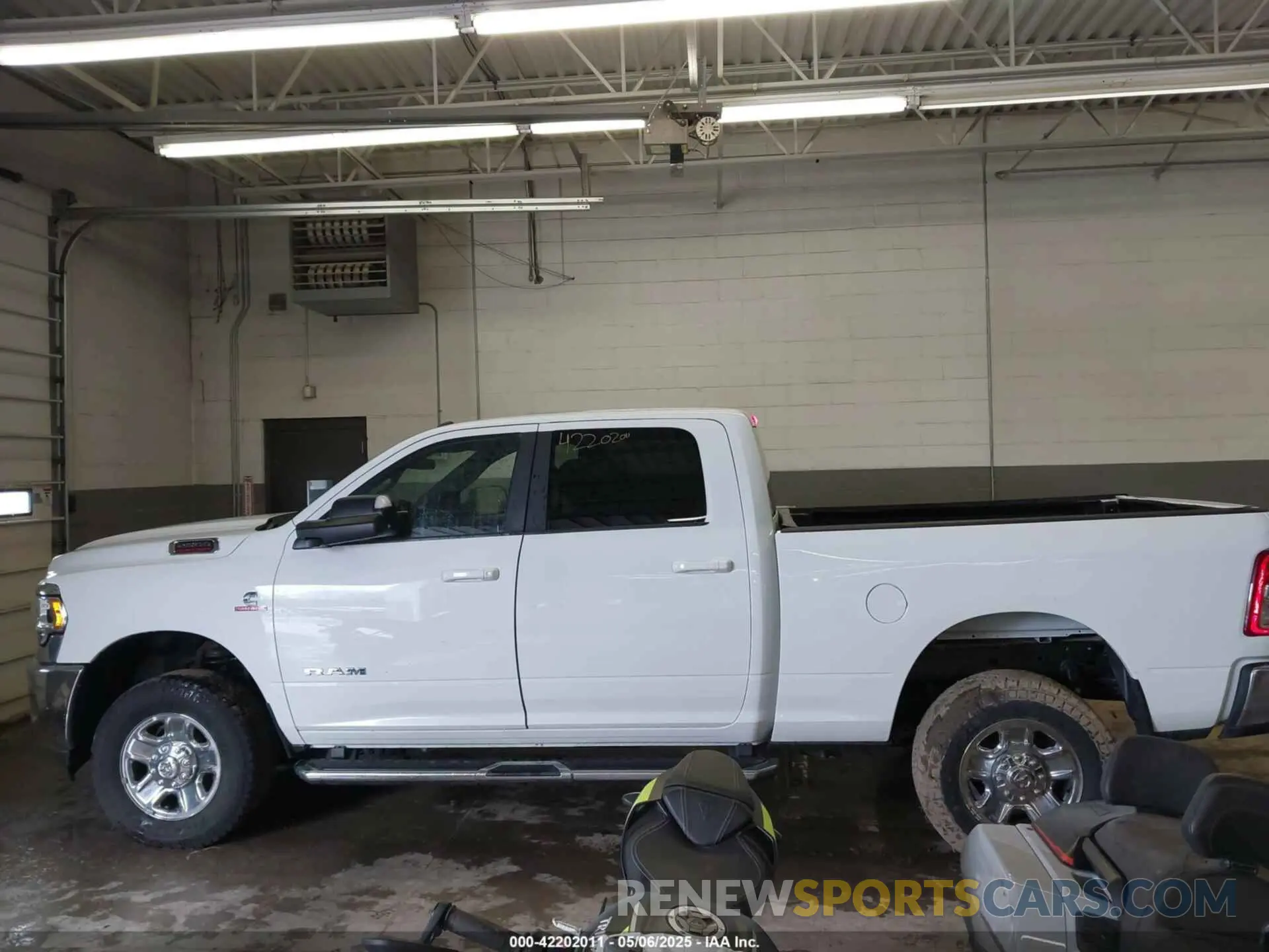 14 Photograph of a damaged car 3C6UR5DL1NG436374 RAM 2500 2022