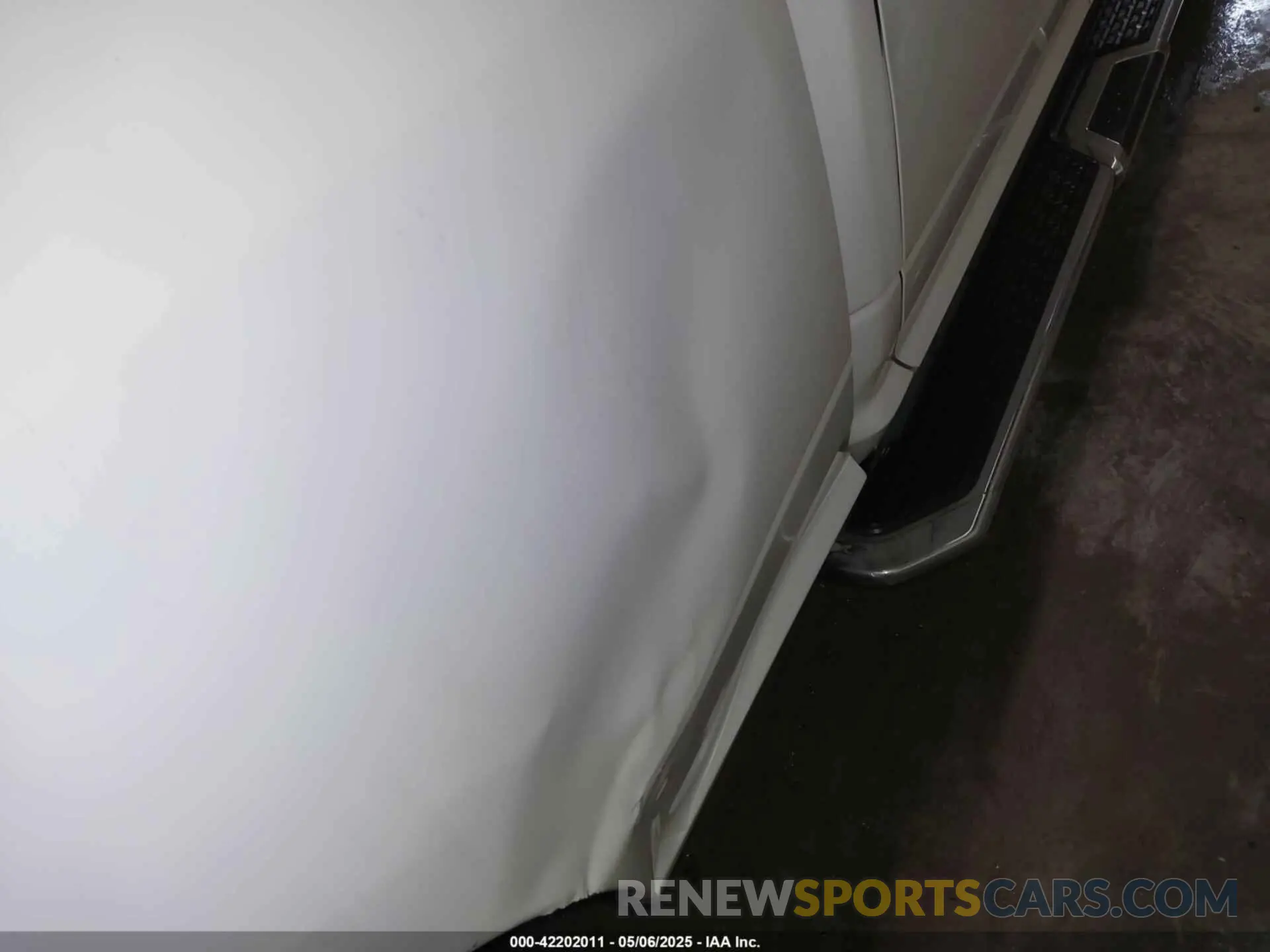 17 Photograph of a damaged car 3C6UR5DL1NG436374 RAM 2500 2022