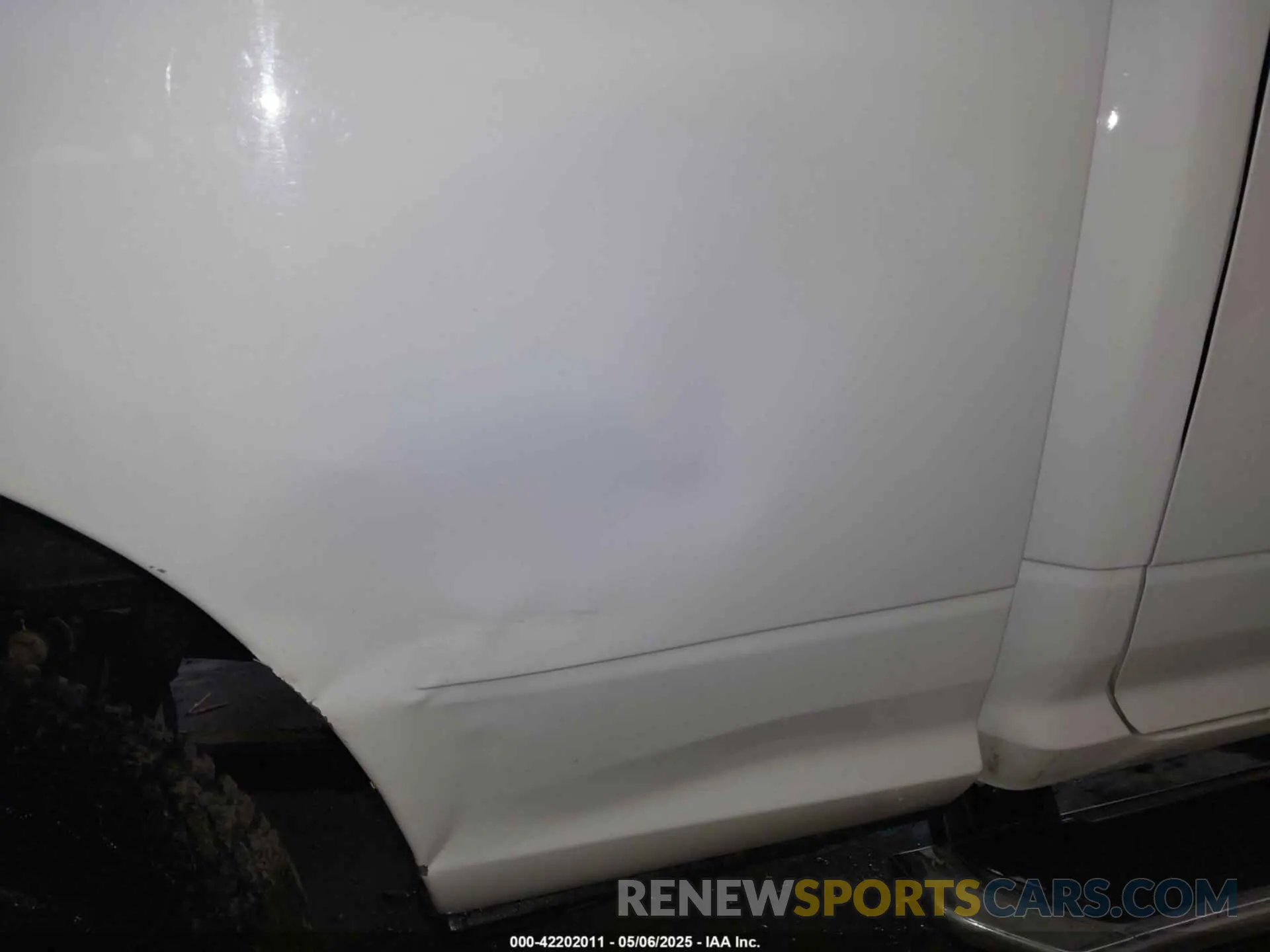 6 Photograph of a damaged car 3C6UR5DL1NG436374 RAM 2500 2022