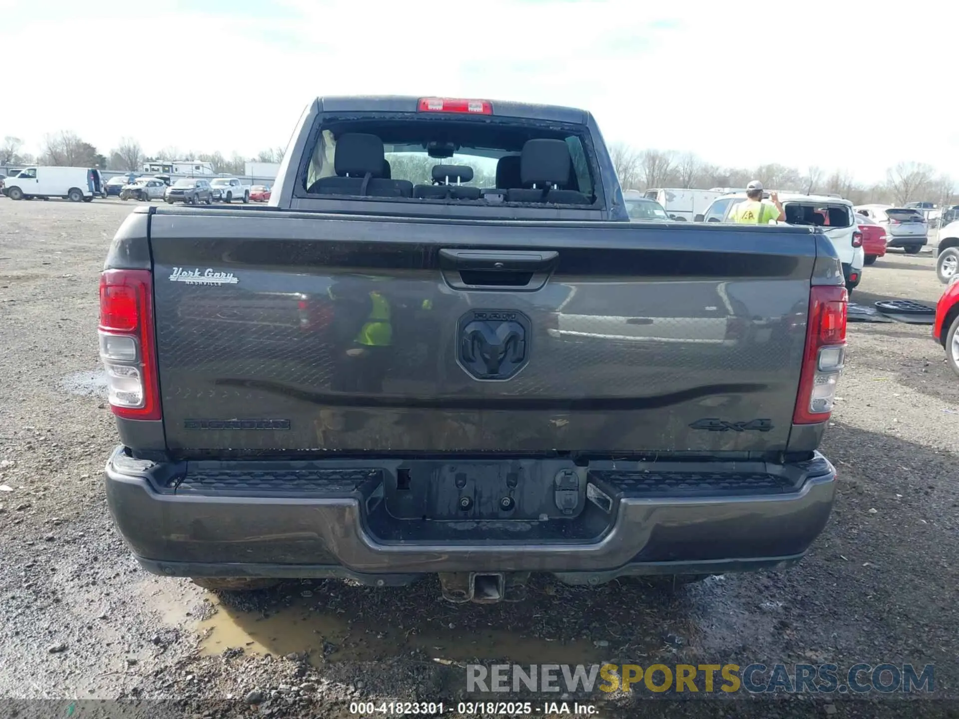17 Photograph of a damaged car 3C6UR5DL2NG167320 RAM 2500 2022