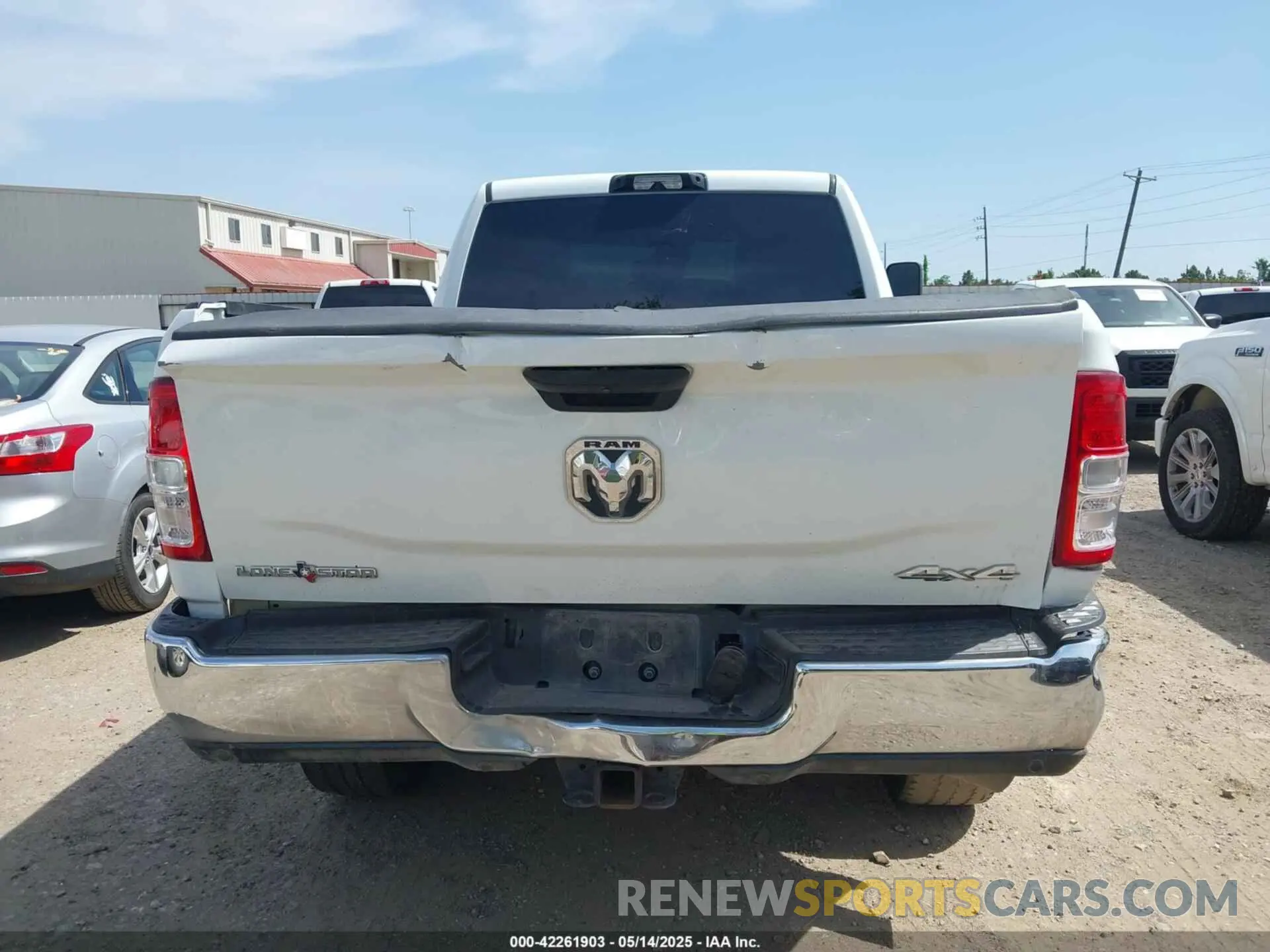 16 Photograph of a damaged car 3C6UR5DL2NG350071 RAM 2500 2022