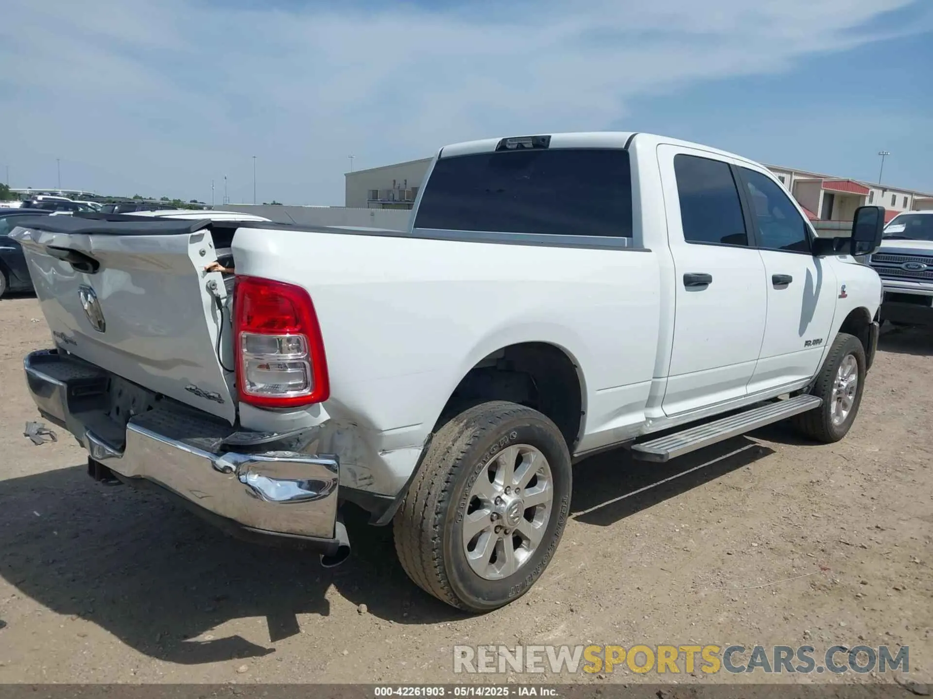 4 Photograph of a damaged car 3C6UR5DL2NG350071 RAM 2500 2022