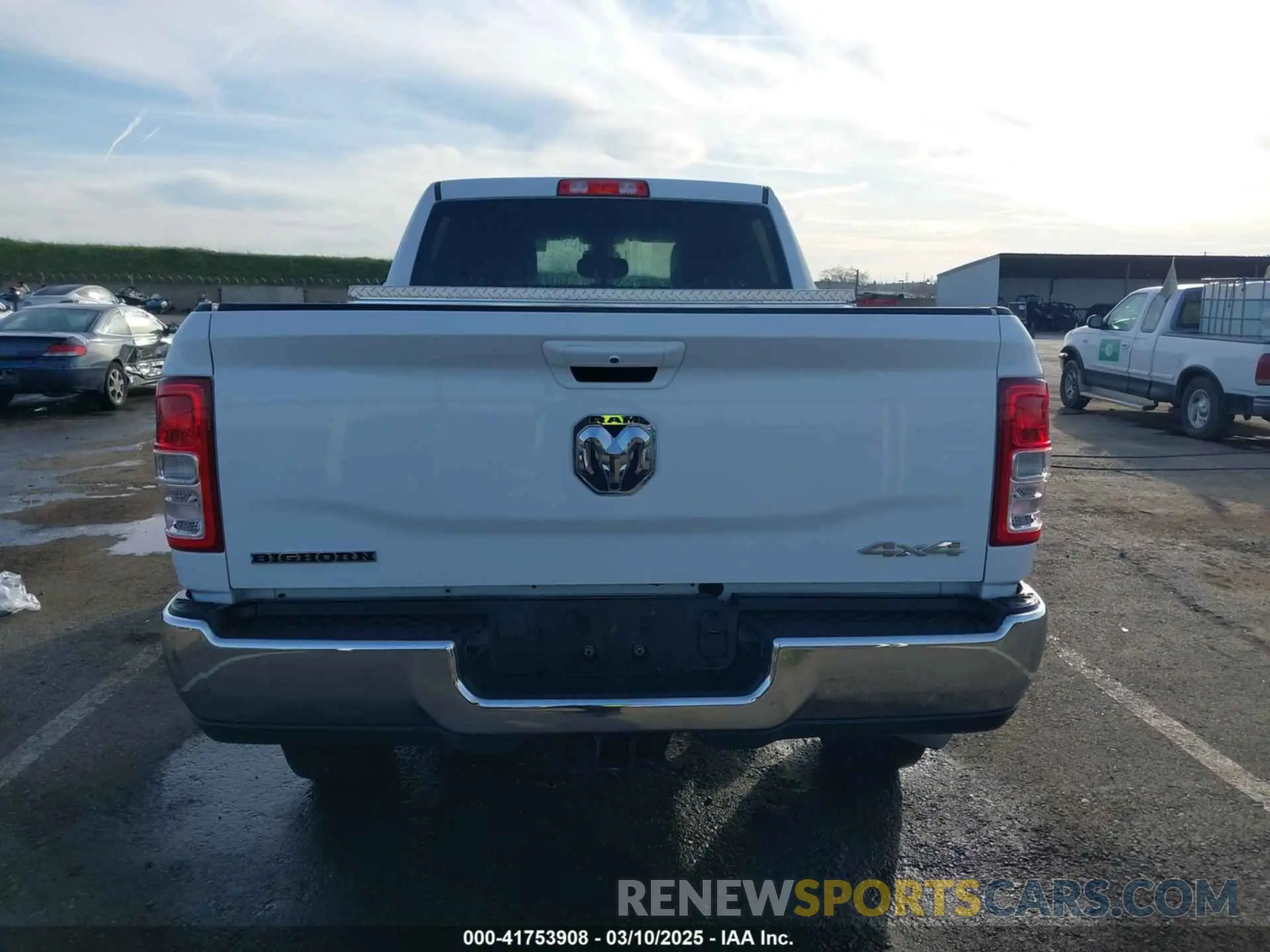 16 Photograph of a damaged car 3C6UR5DL4NG235715 RAM 2500 2022