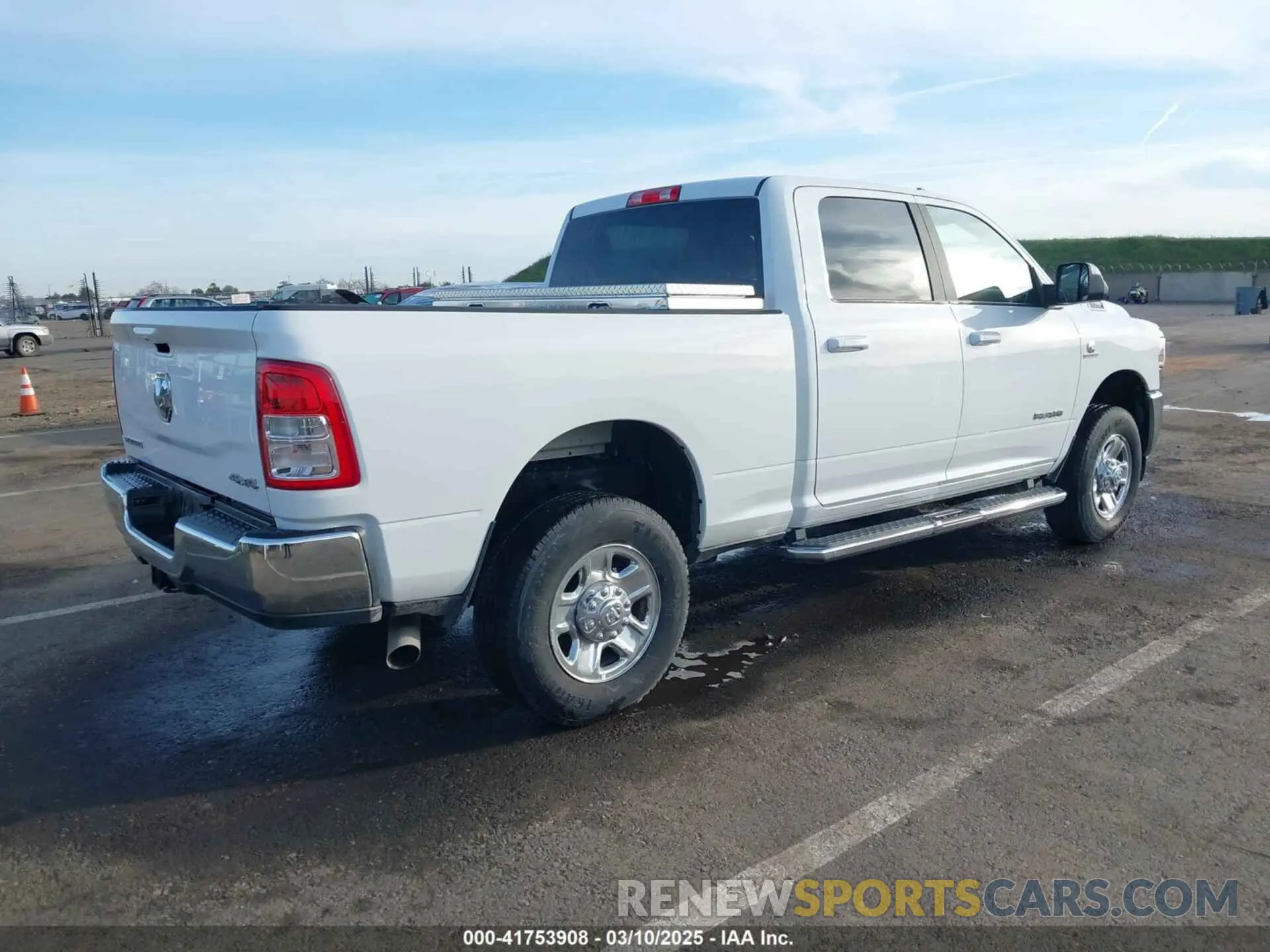 4 Photograph of a damaged car 3C6UR5DL4NG235715 RAM 2500 2022