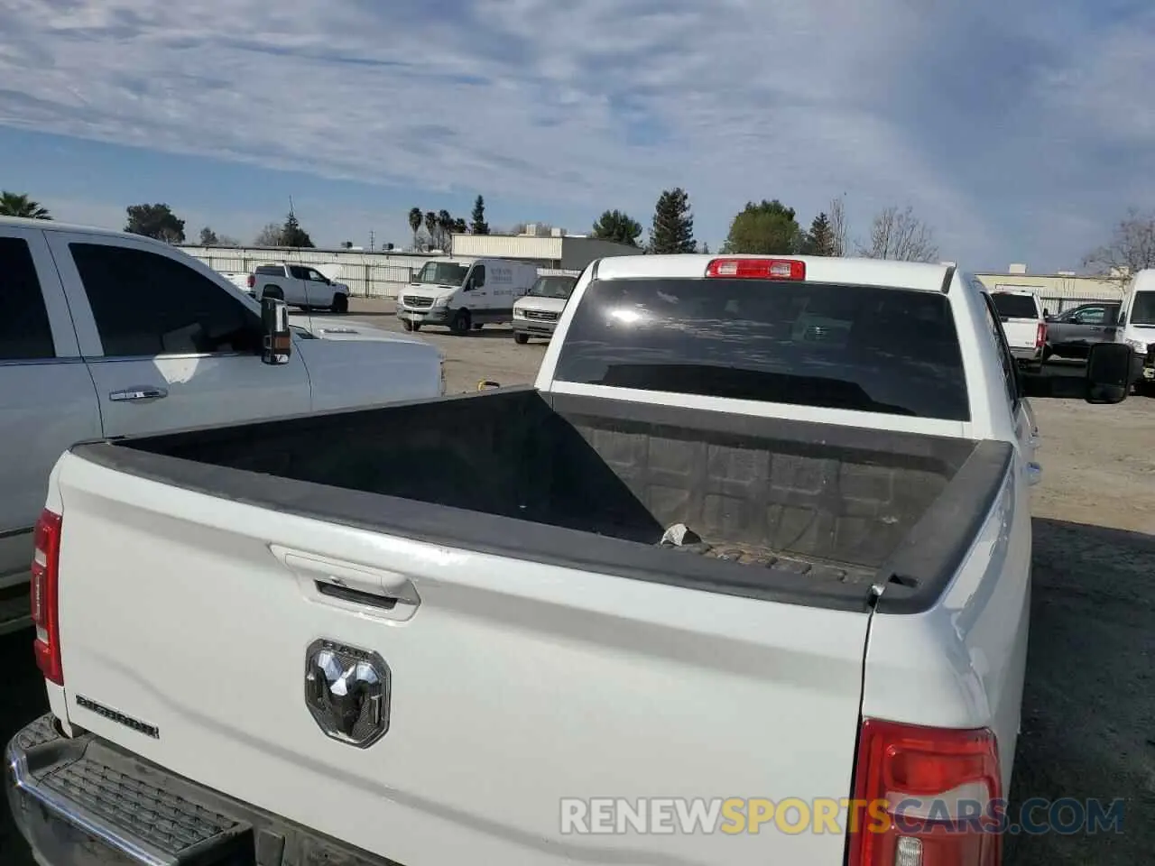 10 Photograph of a damaged car 3C6UR5DL4NG271534 RAM 2500 2022
