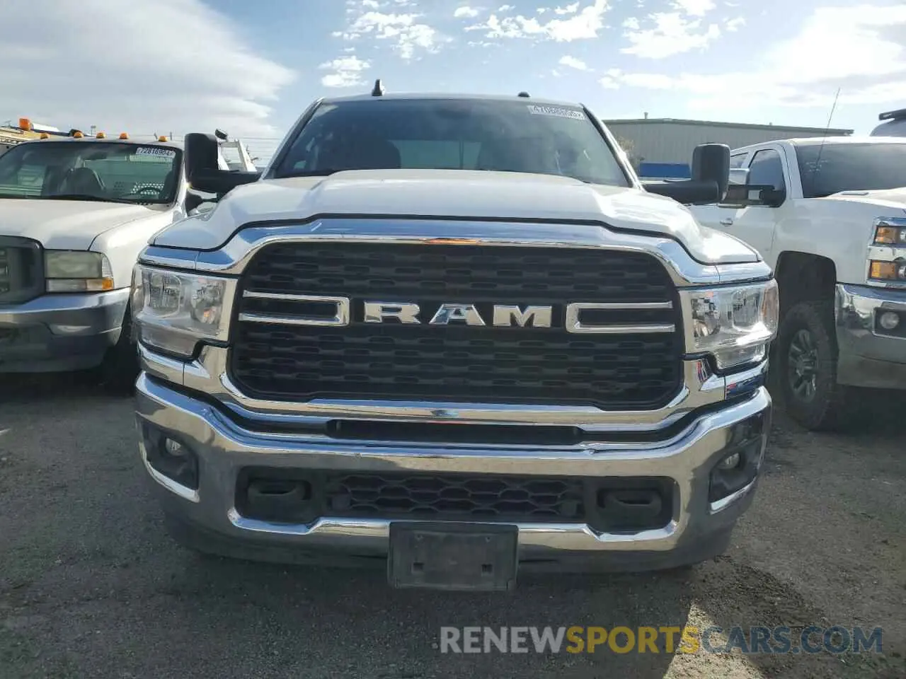 5 Photograph of a damaged car 3C6UR5DL4NG271534 RAM 2500 2022