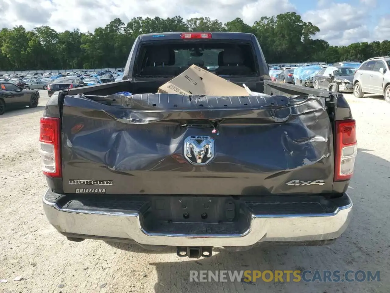6 Photograph of a damaged car 3C6UR5DL4NG380267 RAM 2500 2022