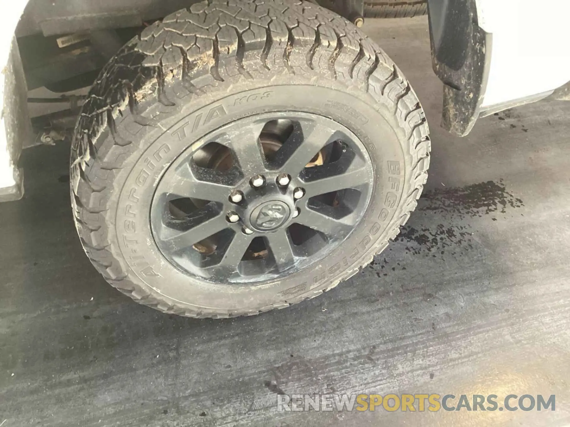 10 Photograph of a damaged car 3C6UR5DL8NG220859 RAM 2500 2022