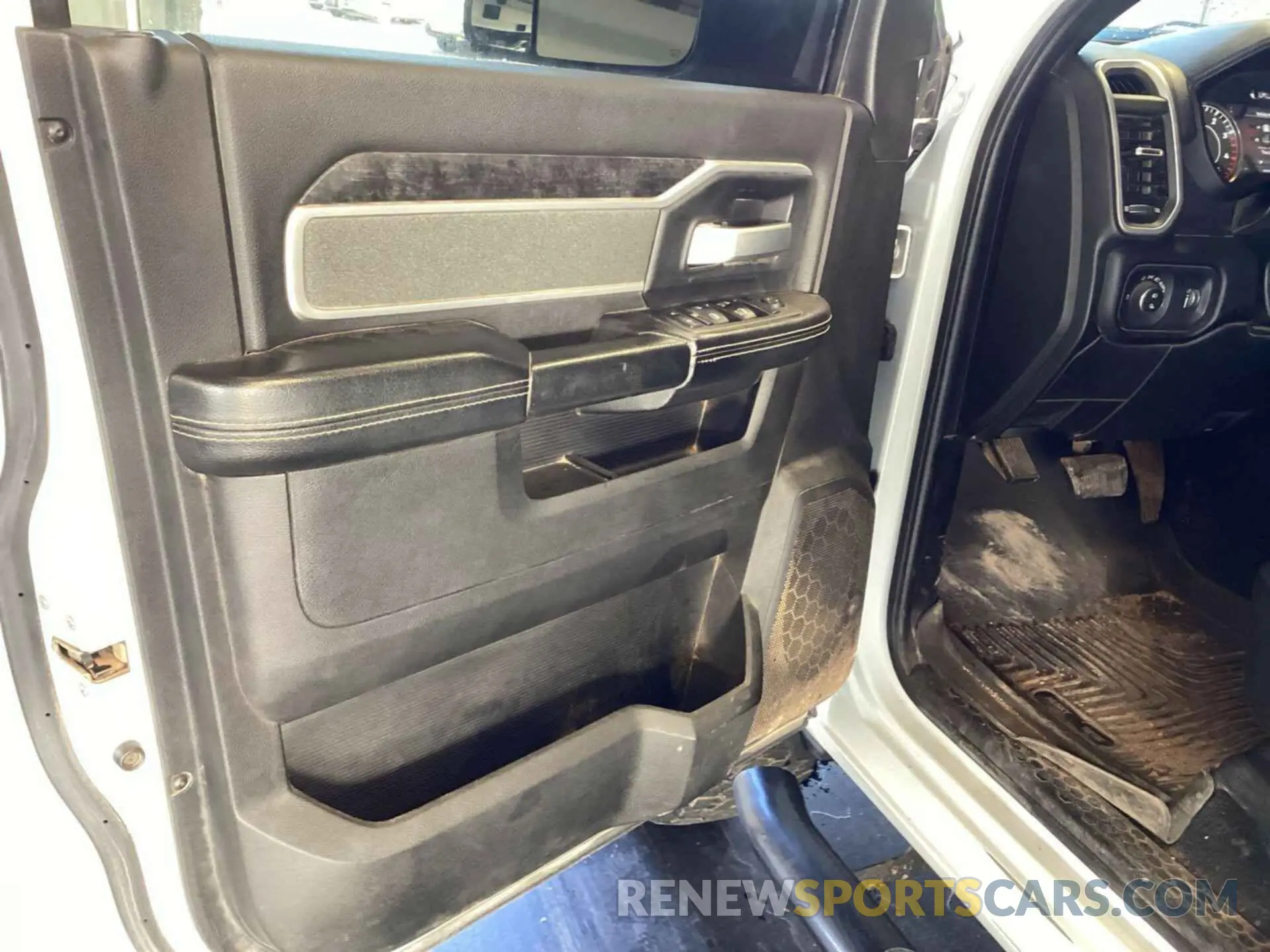 17 Photograph of a damaged car 3C6UR5DL8NG220859 RAM 2500 2022