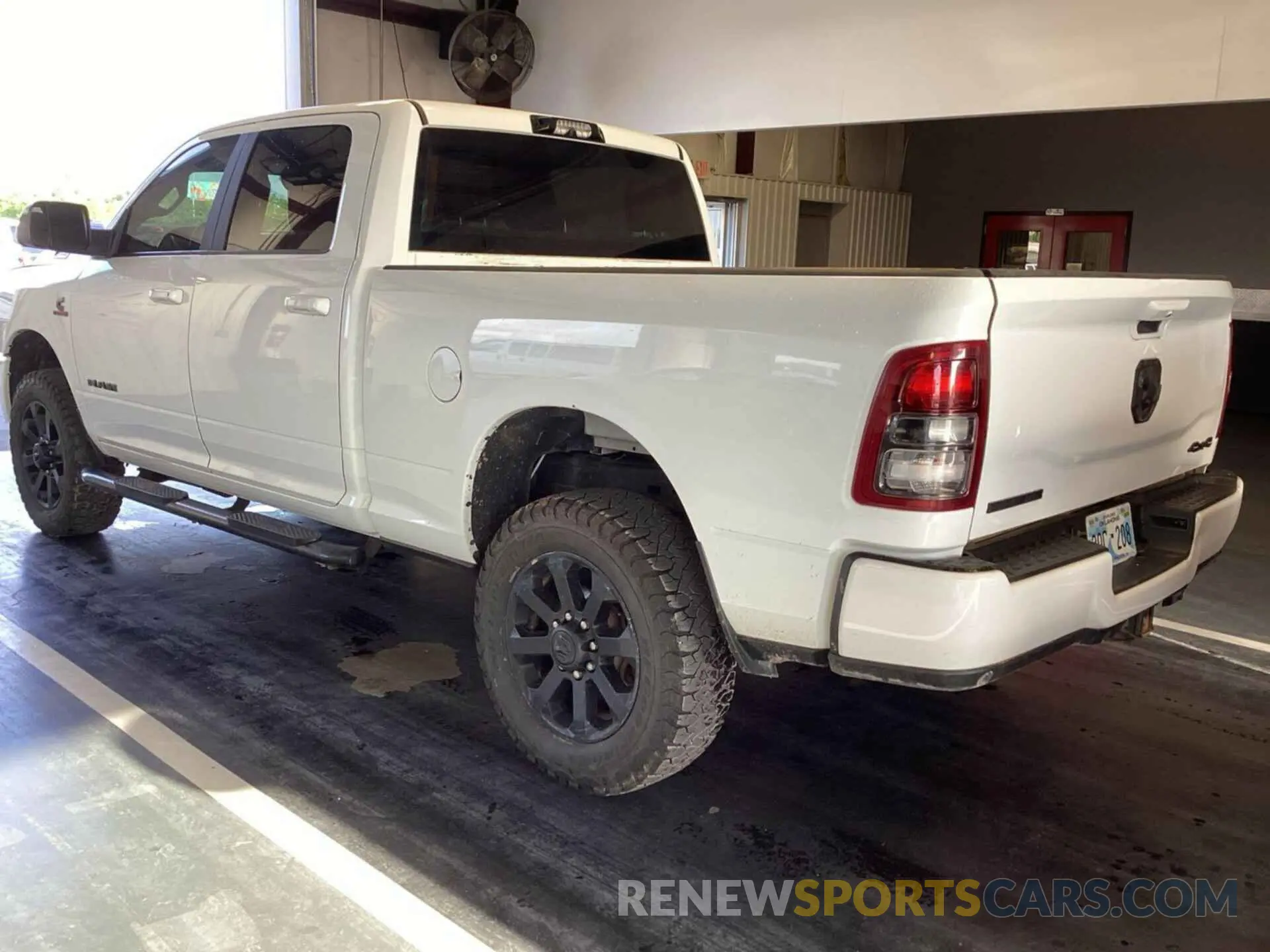 20 Photograph of a damaged car 3C6UR5DL8NG220859 RAM 2500 2022