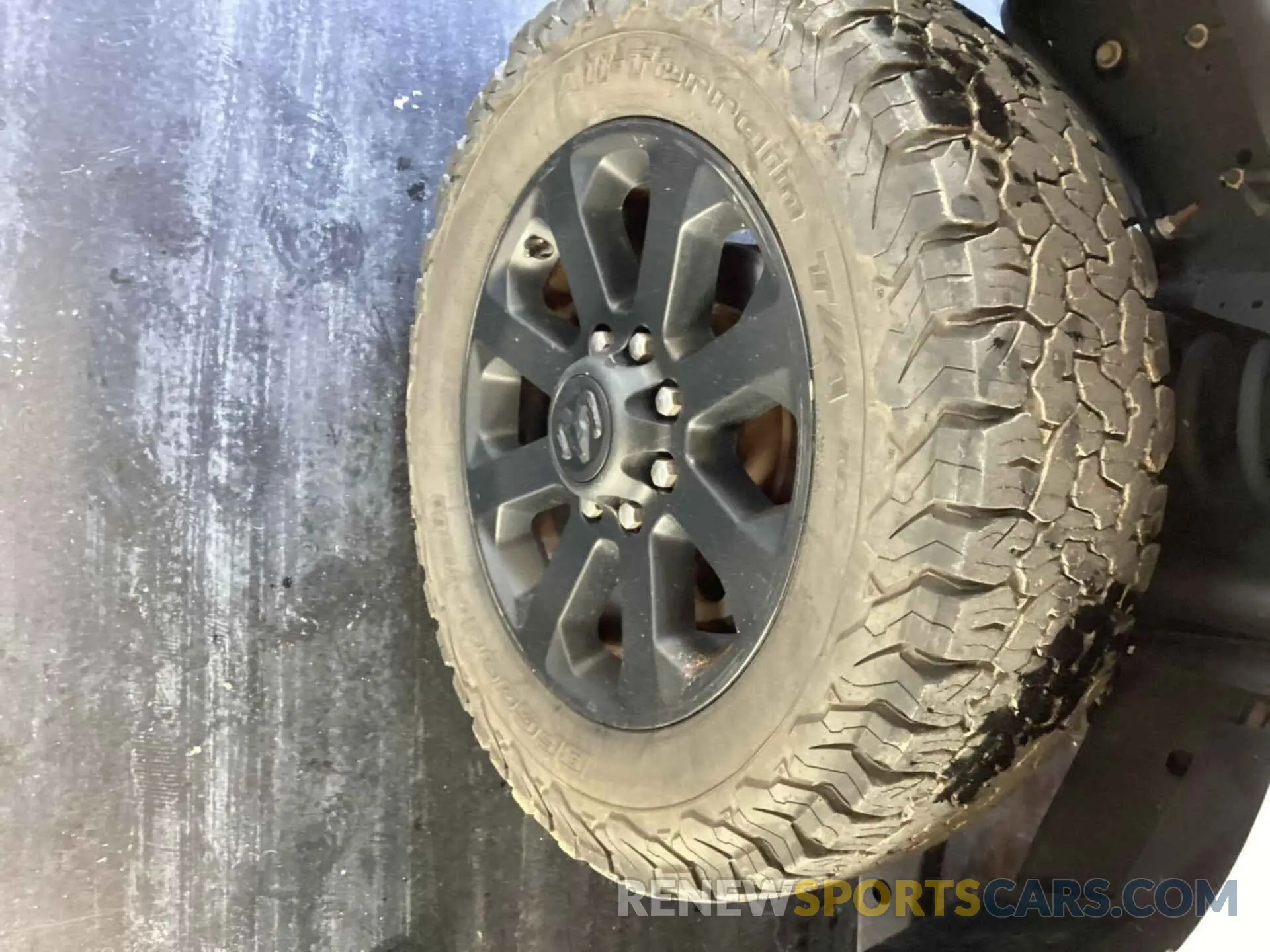 22 Photograph of a damaged car 3C6UR5DL8NG220859 RAM 2500 2022