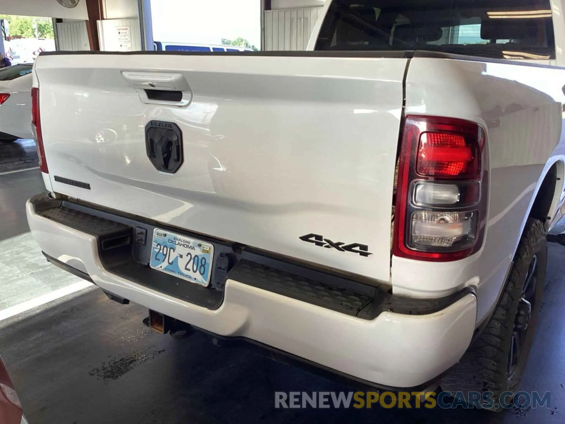 9 Photograph of a damaged car 3C6UR5DL8NG220859 RAM 2500 2022
