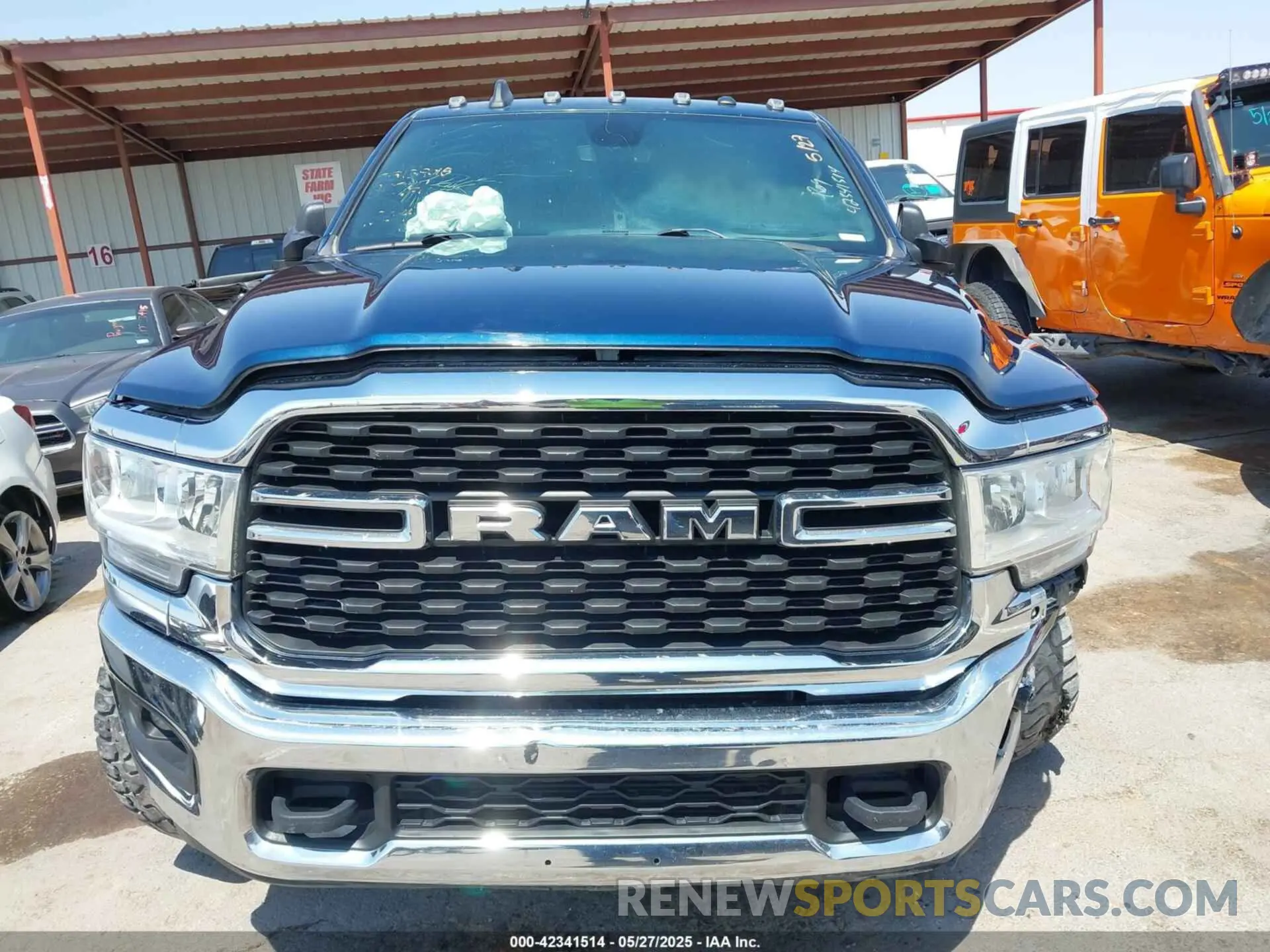 12 Photograph of a damaged car 3C6UR5DL9NG149414 RAM 2500 2022