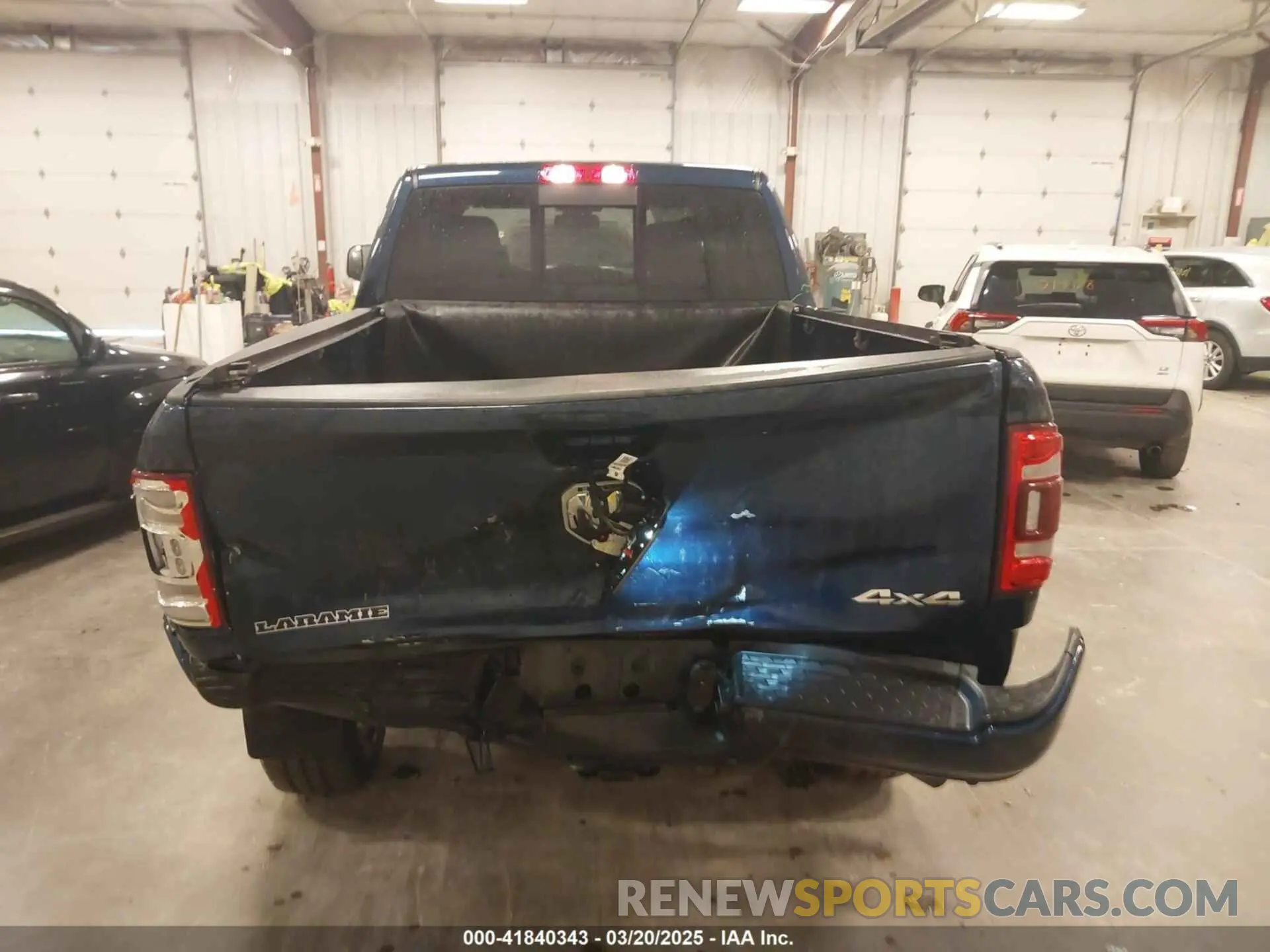 16 Photograph of a damaged car 3C6UR5FJ0NG370184 RAM 2500 2022