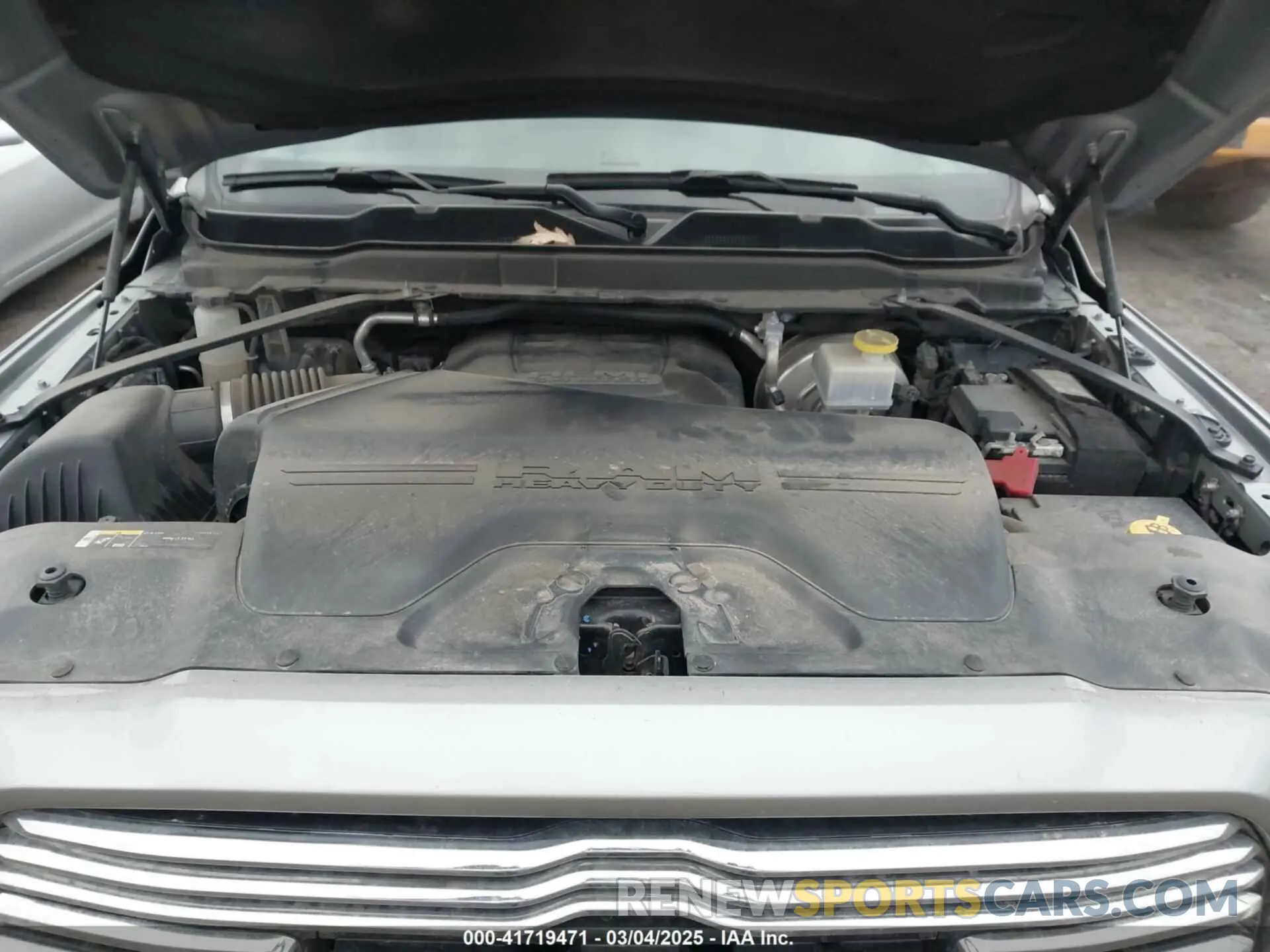 10 Photograph of a damaged car 3C6UR5FJ1NG230435 RAM 2500 2022