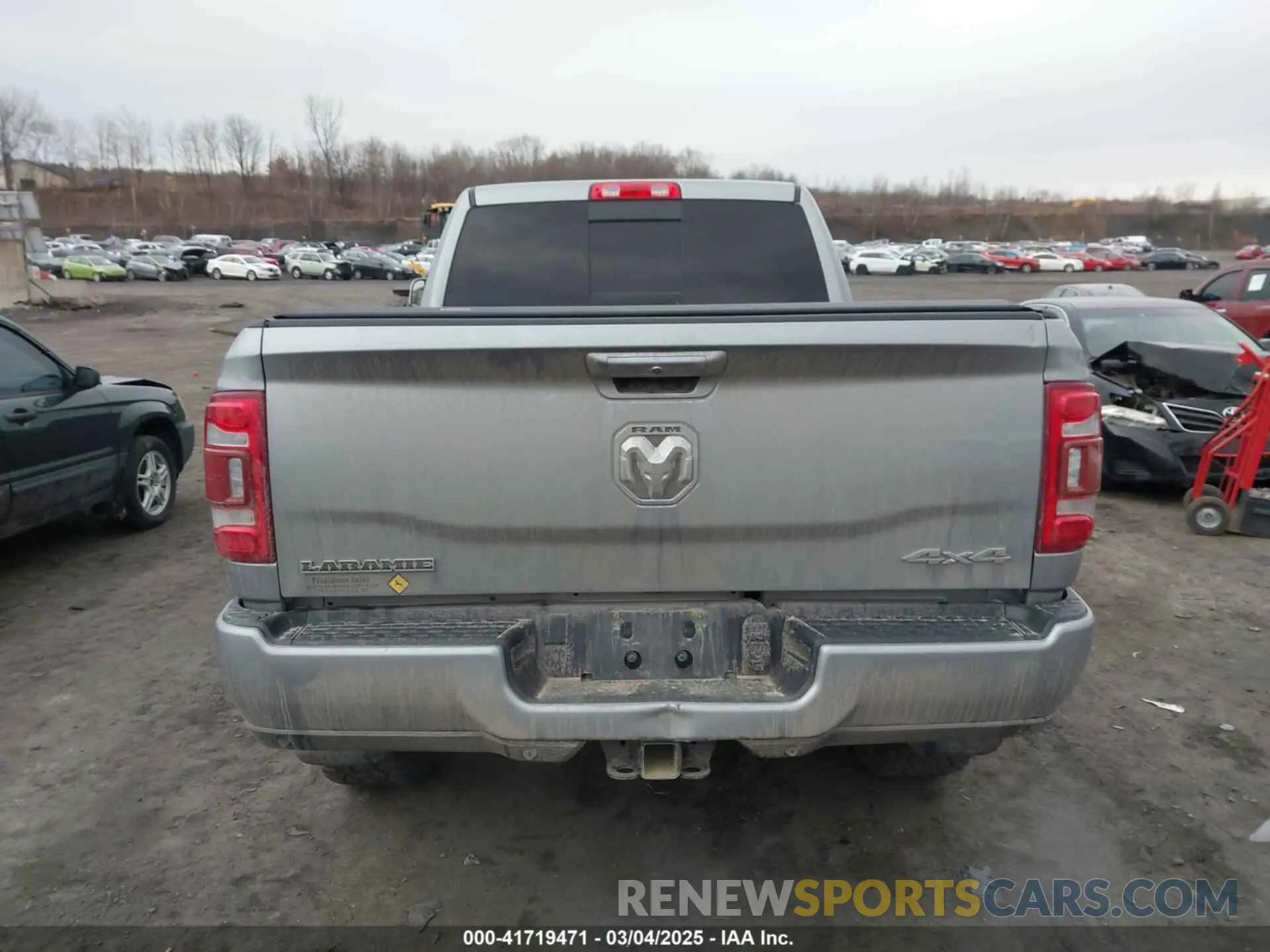 16 Photograph of a damaged car 3C6UR5FJ1NG230435 RAM 2500 2022