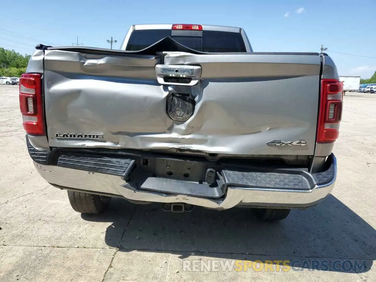6 Photograph of a damaged car 3C6UR5FJ1NG423393 RAM 2500 2022