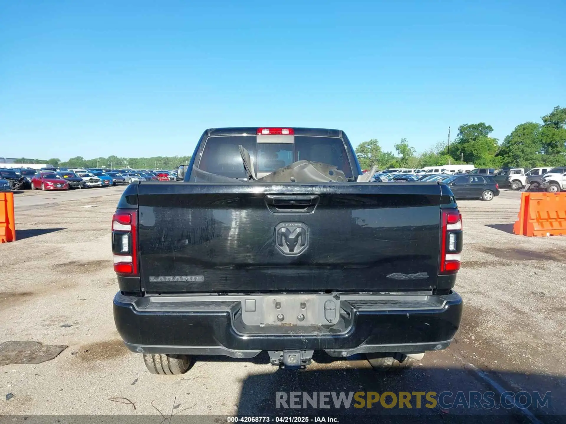 16 Photograph of a damaged car 3C6UR5FJ3NG131647 RAM 2500 2022