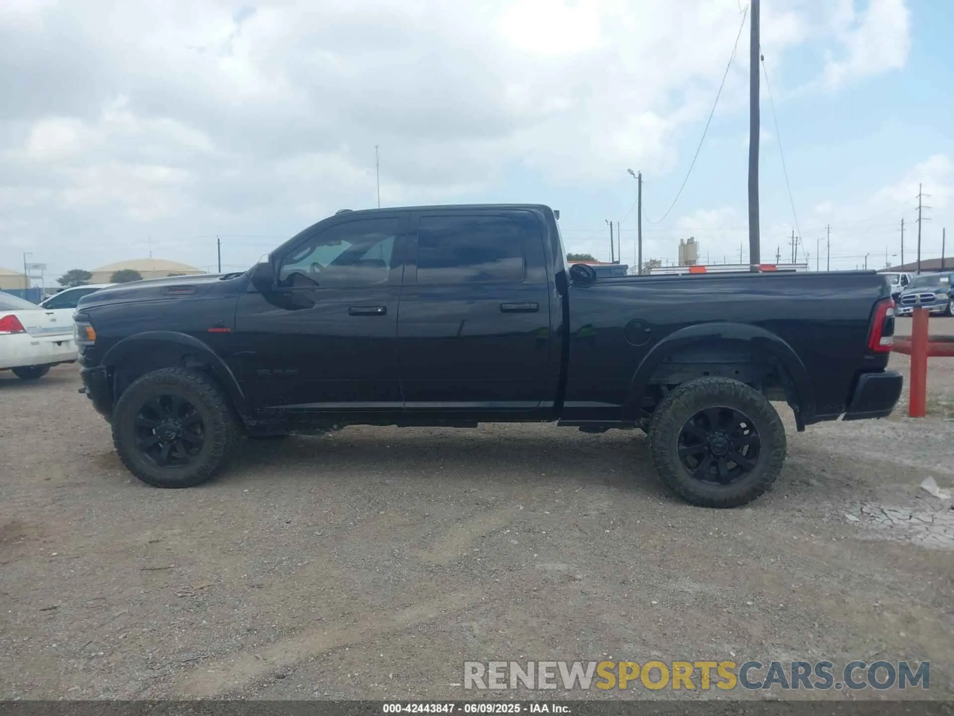 14 Photograph of a damaged car 3C6UR5FL1NG230307 RAM 2500 2022